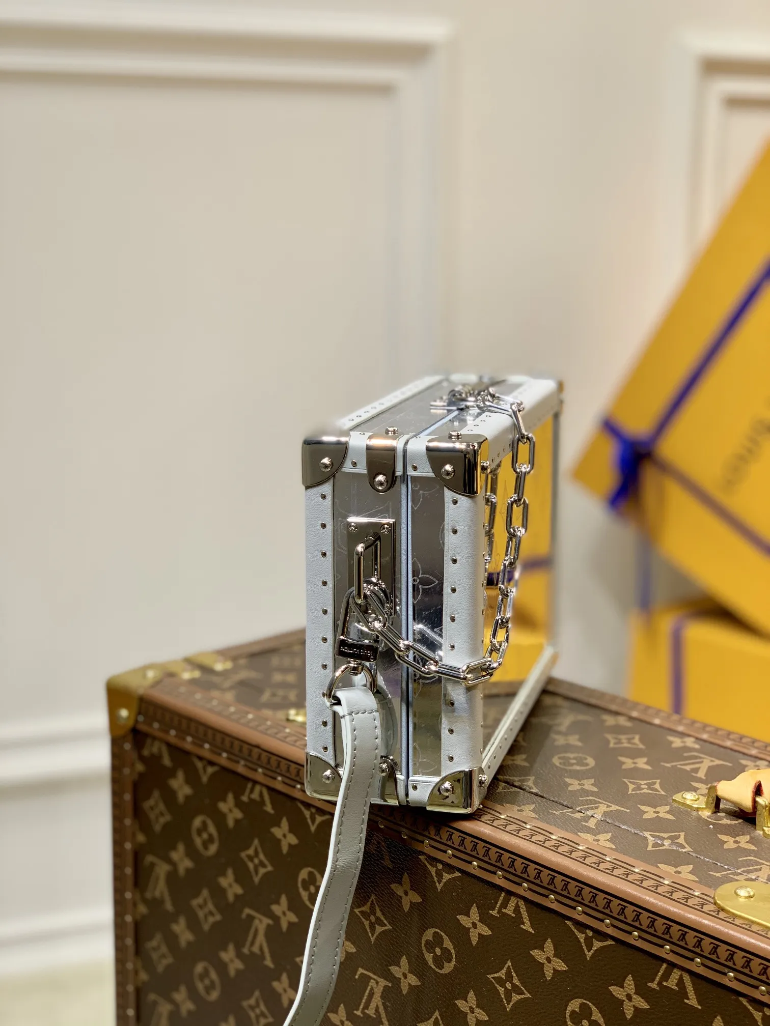 Louis Vuitton シルバー ミラーソフトトランク ファニーパック - 画像 (3)