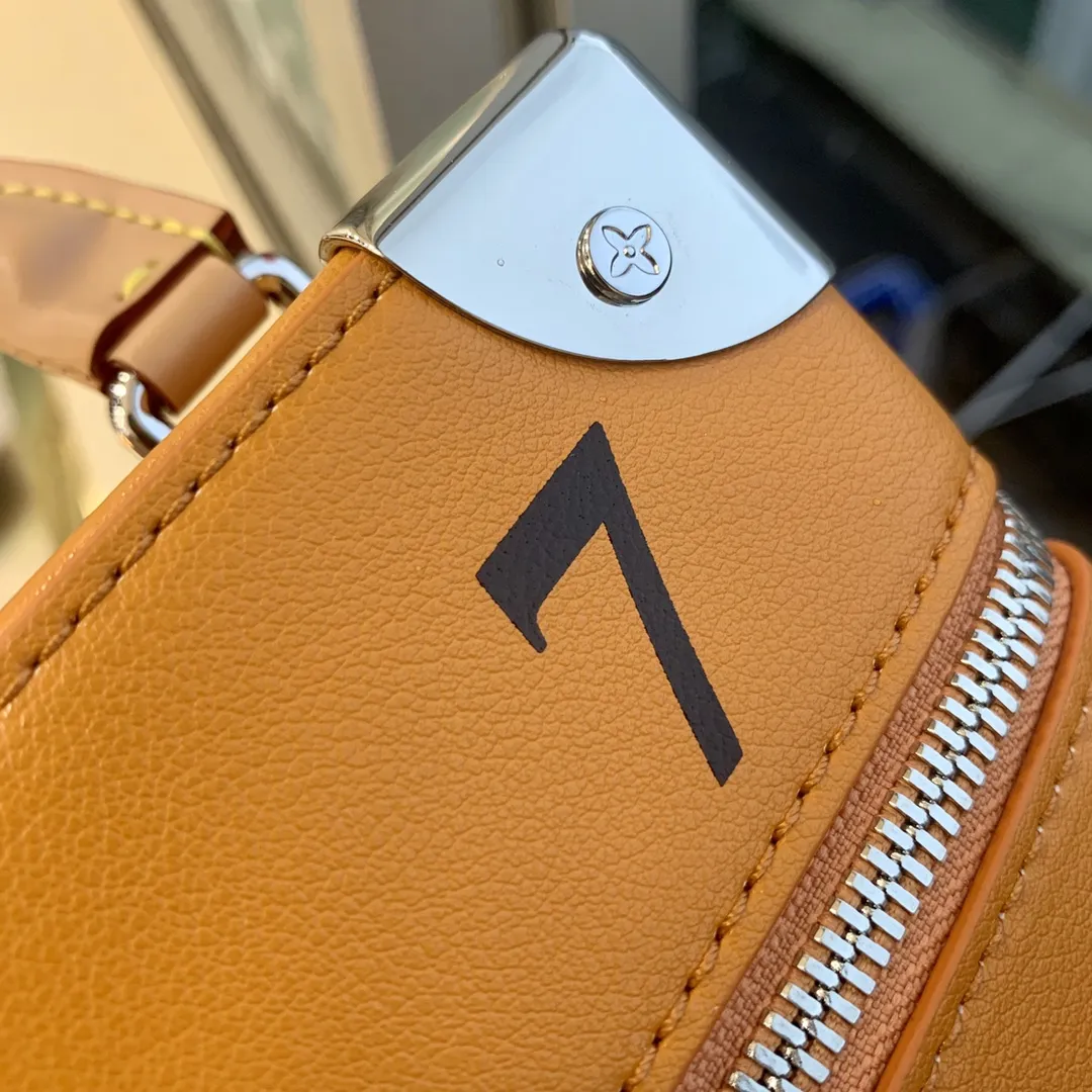 Louis Vuitton ルイヴィトン ジンジャー Vertical Box Trunk ファニーパック - 画像 (10)