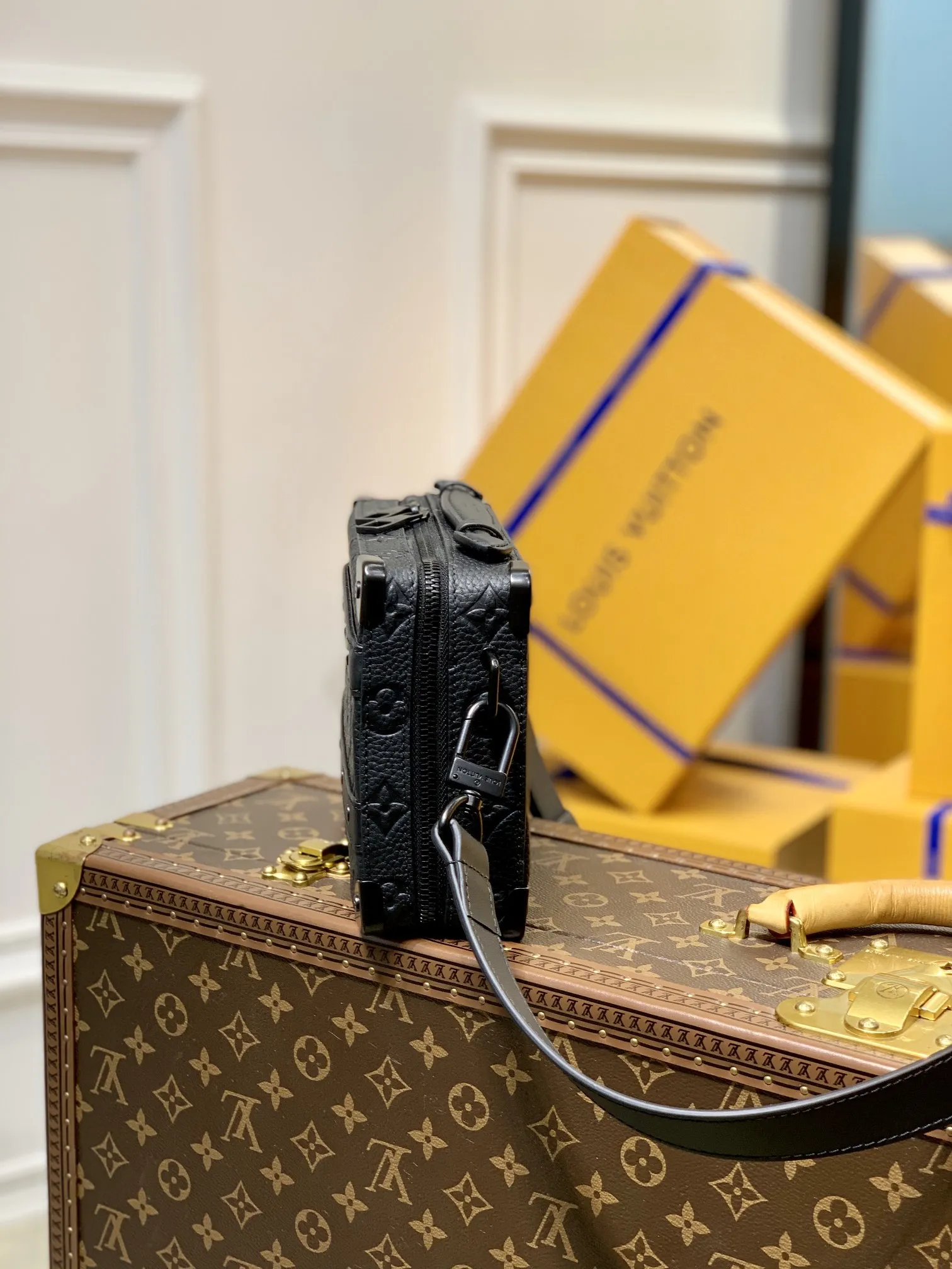 LOUIS VUITTON黒Handle Soft Trunkバッグ - 画像 (4)