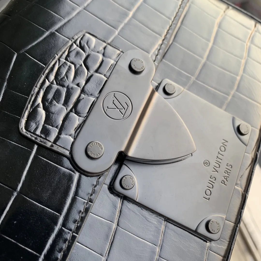 LOUIS VUITTON 黒 クロコダイル柄 ファニーパック - 画像 (6)