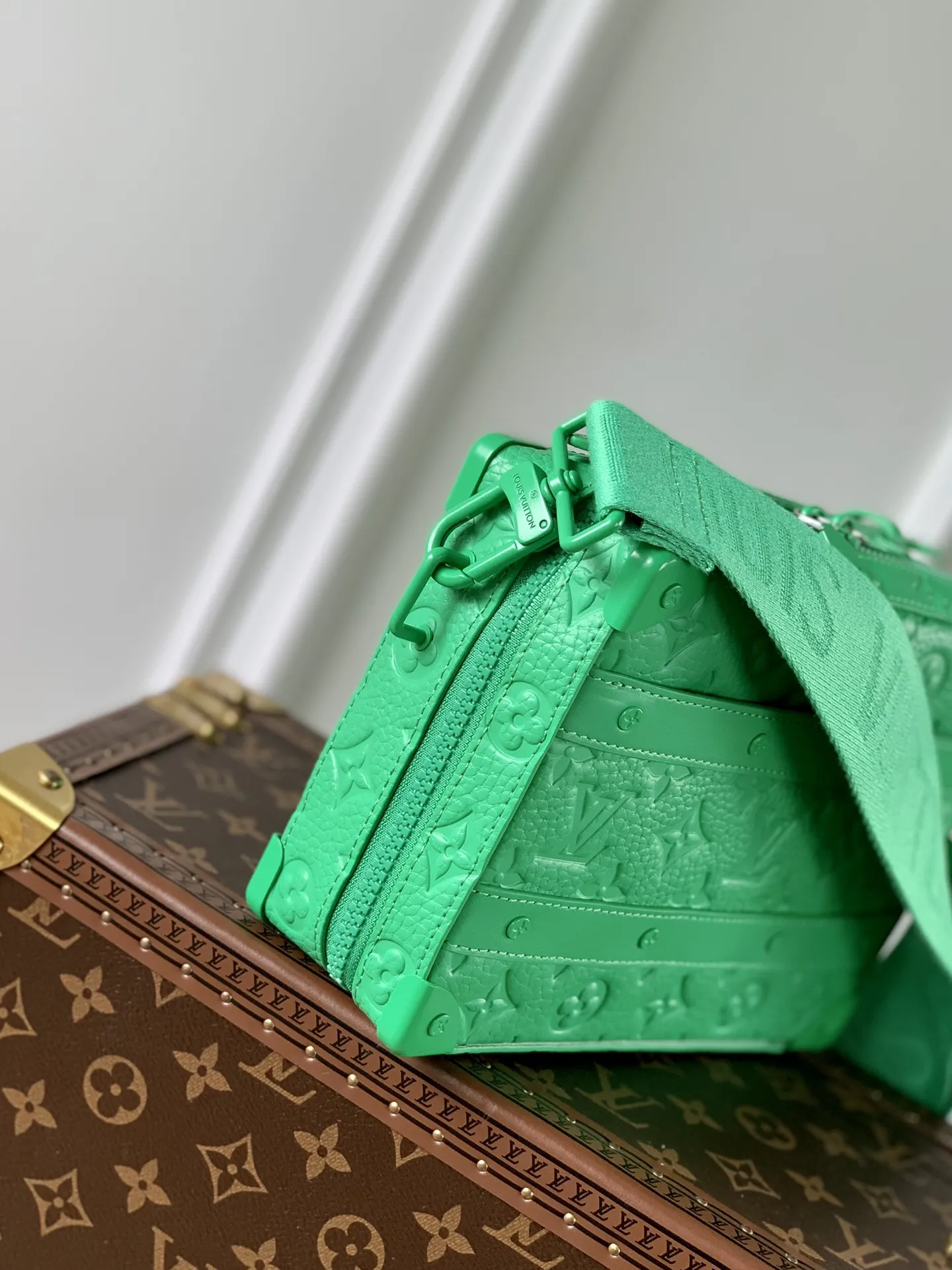 Louis Vuitton グリーン ファニーパック Handle Soft Trunk - 画像 (3)