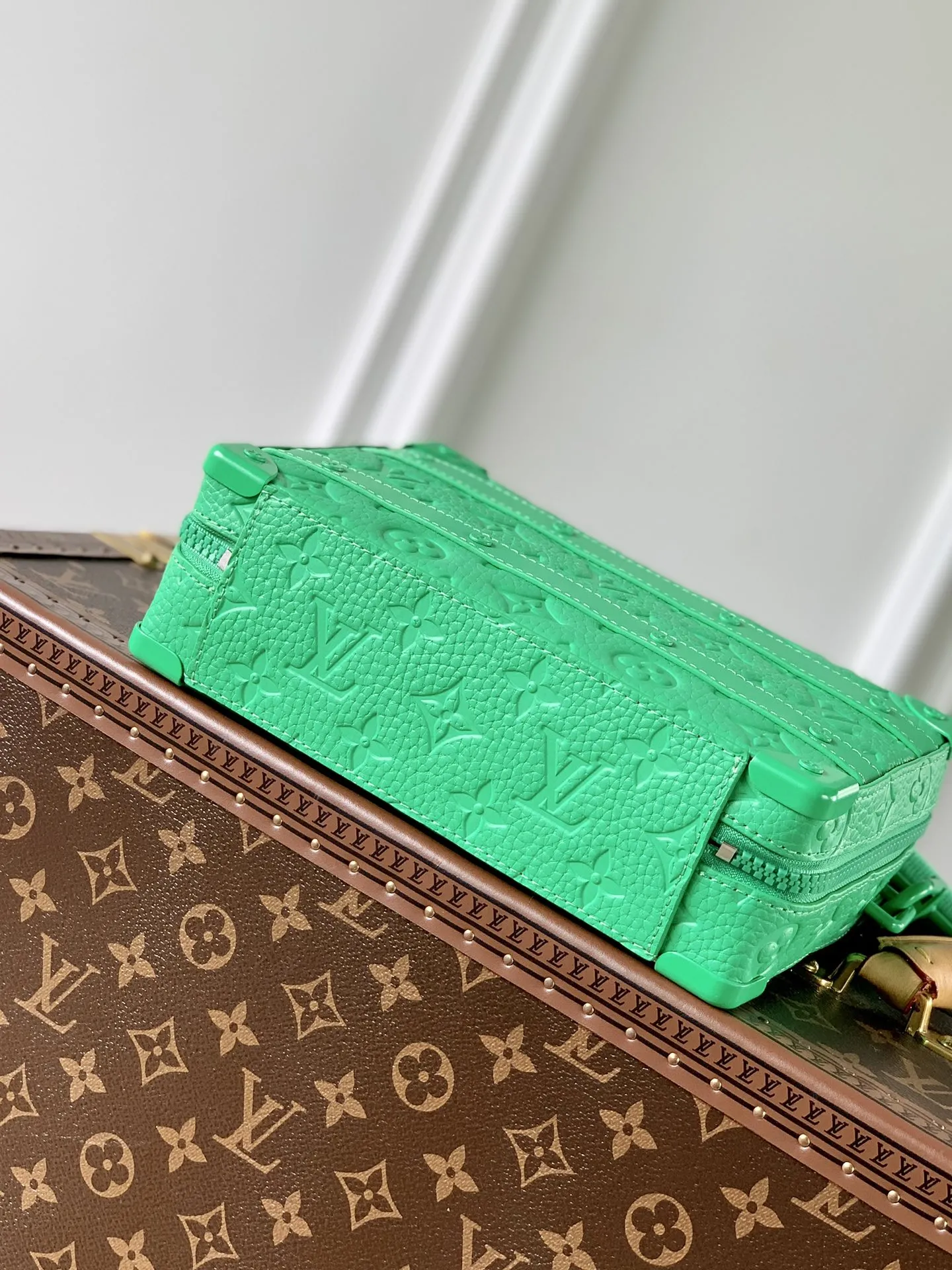 Louis Vuitton グリーン ファニーパック Handle Soft Trunk - 画像 (4)