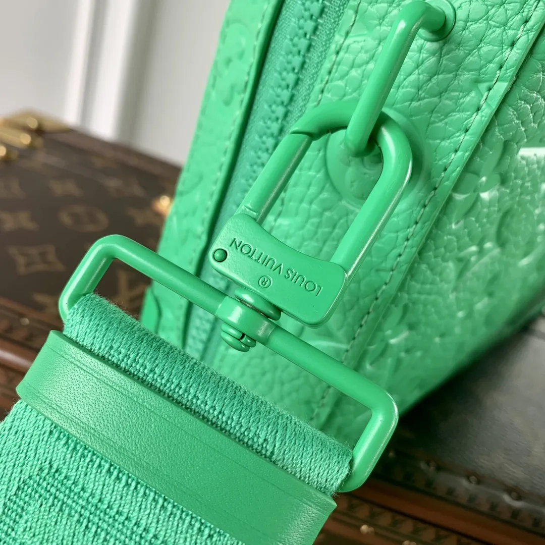 Louis Vuitton グリーン ファニーパック Handle Soft Trunk - 画像 (8)