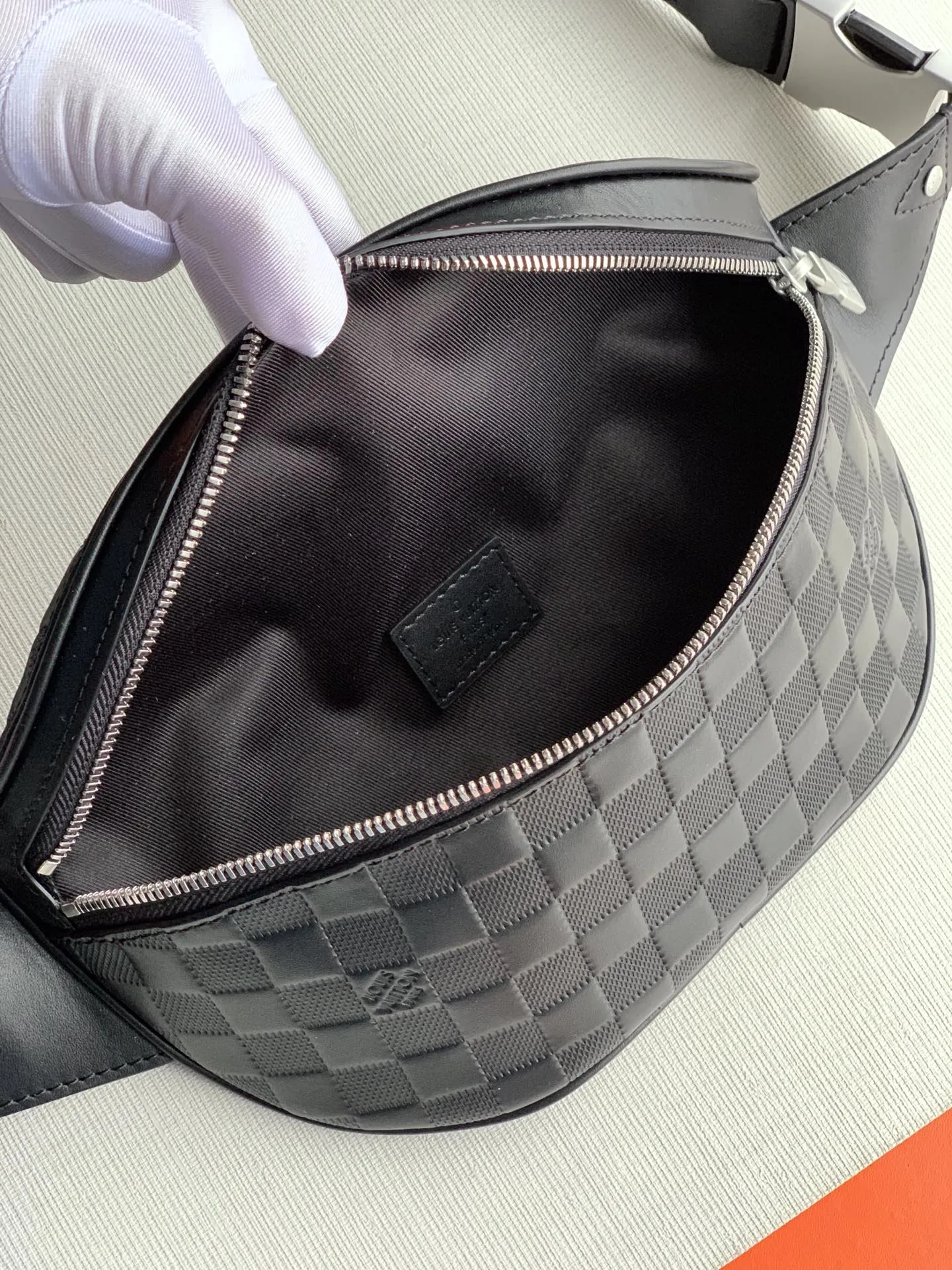 Louis Vuitton Campus ファニーパック ブラック ダミエ - 画像 (9)