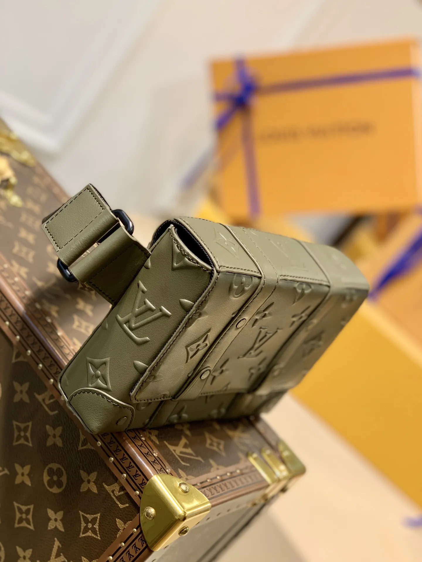 LOUIS VUITTON 緑色 Trunk ファニーパック - 画像 (4)