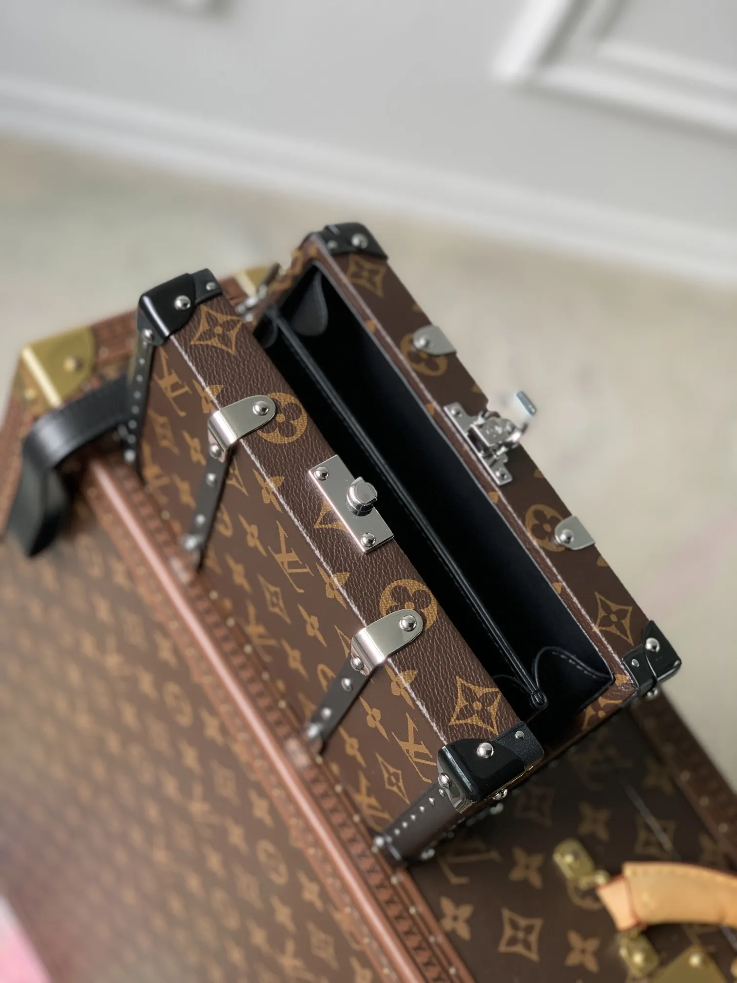 LOUIS VUITTON 茶色 Wallet Trunk ファニーパック - 画像 (9)