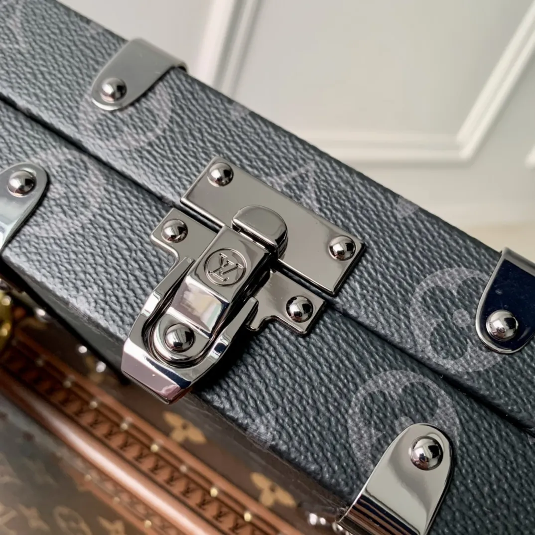 LOUIS VUITTON 黒花 Wallet Trunk ファニーパック - 画像 (6)