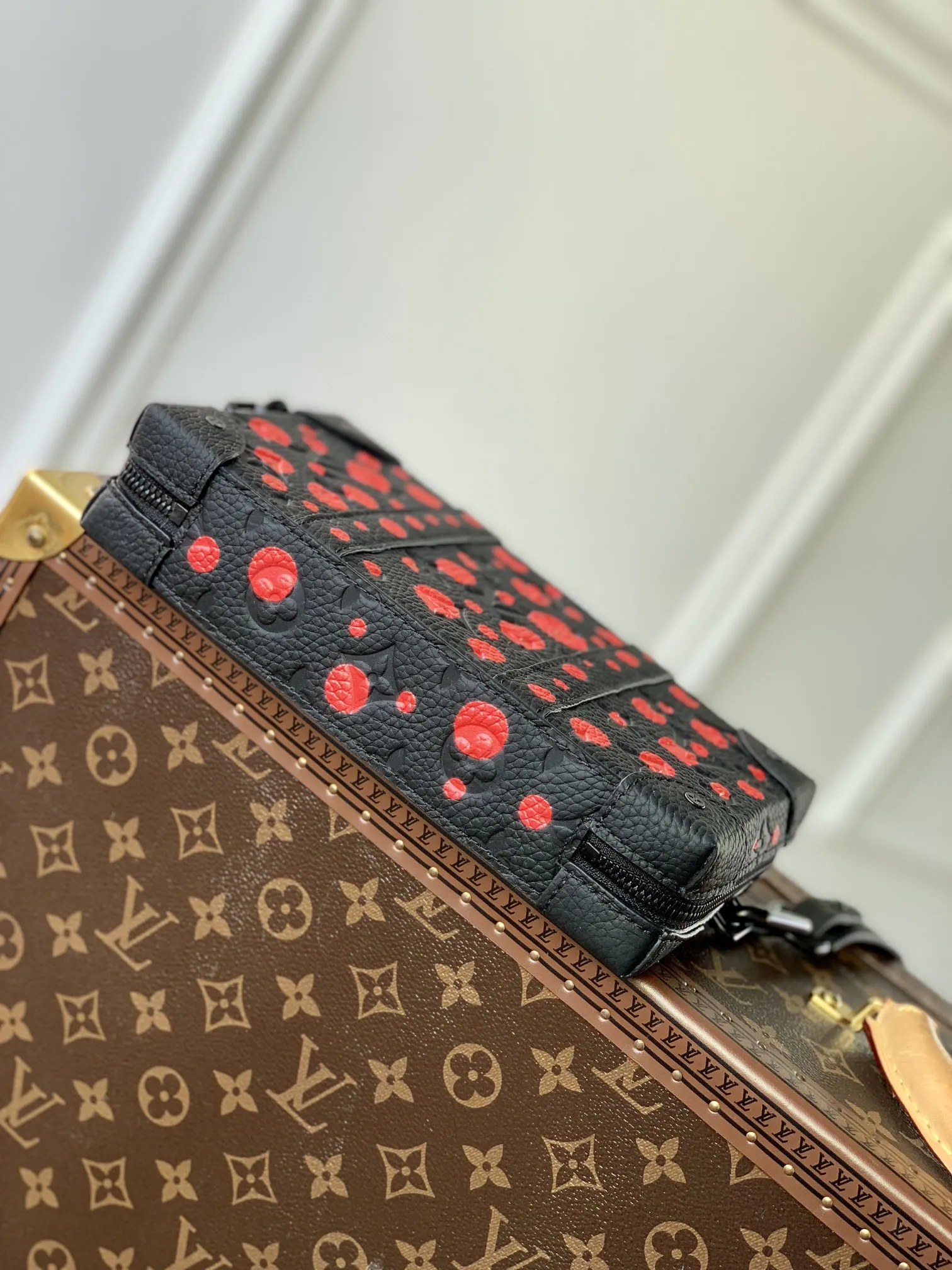 LOUIS VUITTON 黒赤ドットファニーパック - 画像 (4)