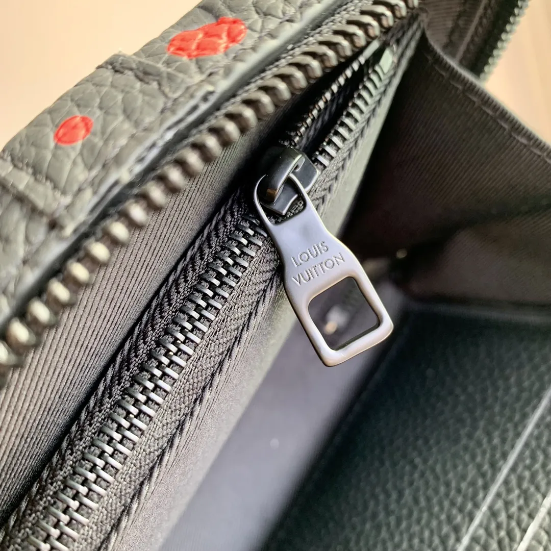 LOUIS VUITTON 黒赤ドットファニーパック - 画像 (10)