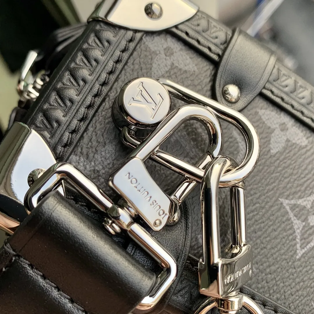 Louis Vuitton 黒花ファニーパック Side Trunk PM - 画像 (6)