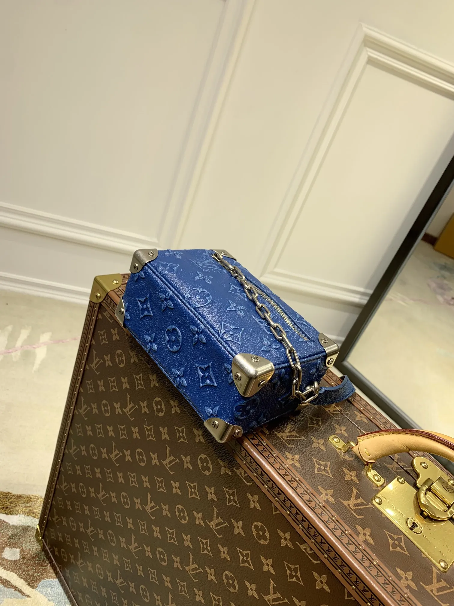Louis Vuitton ブルーファニーパック Mini Soft Trunk - 画像 (5)