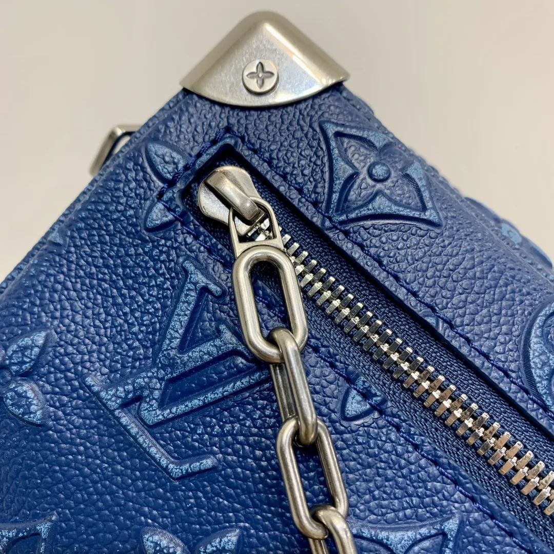Louis Vuitton ブルーファニーパック Mini Soft Trunk - 画像 (7)