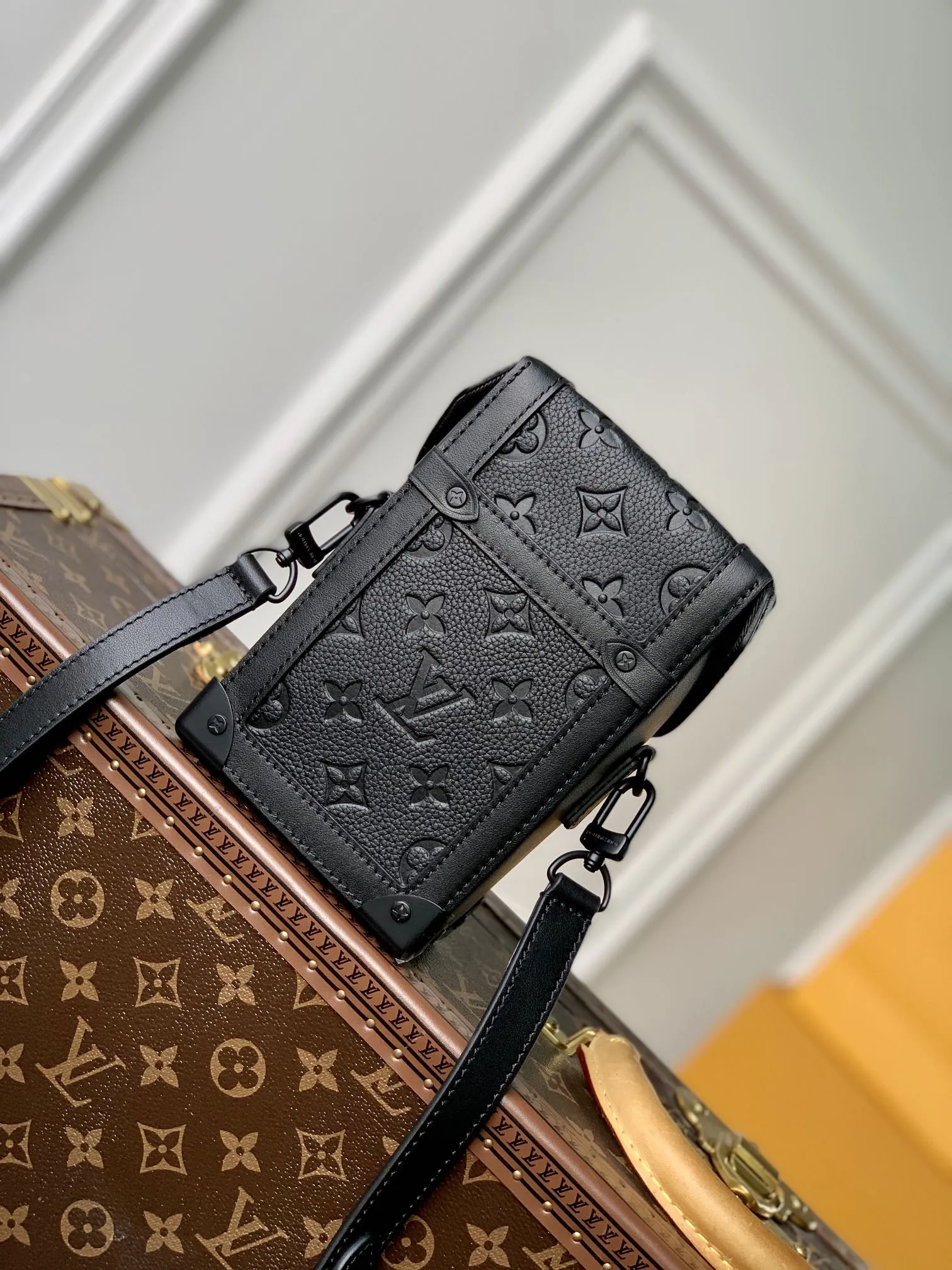 Louis Vuitton Vertical Trunk ミニバッグ ブラック - 画像 (3)