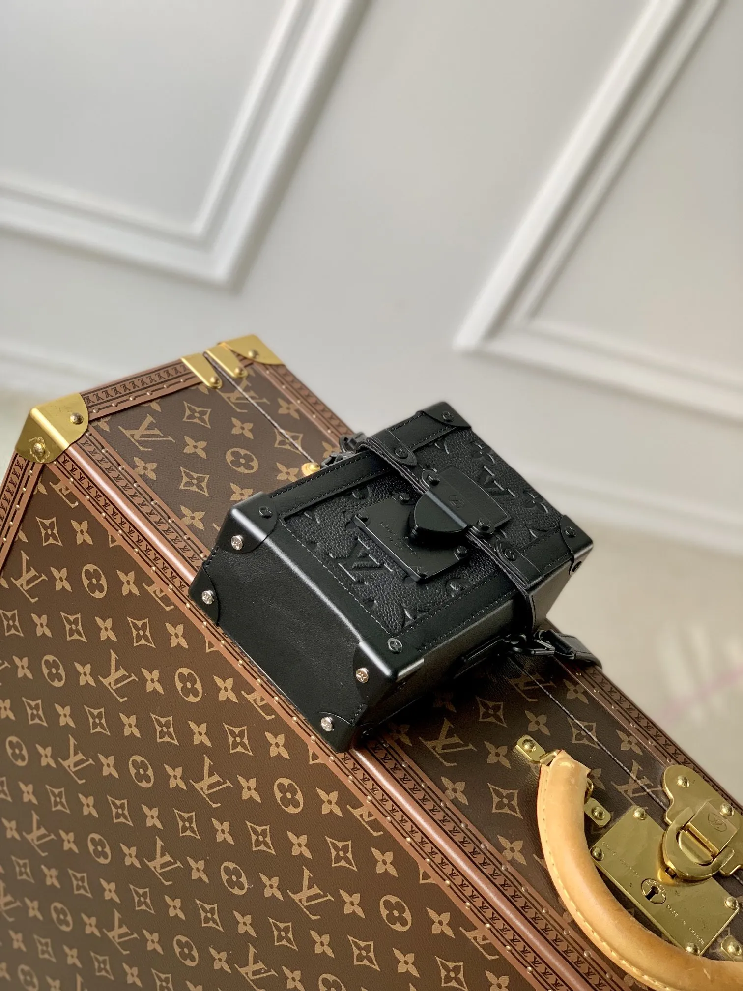 Louis Vuitton Vertical Trunk ミニバッグ ブラック - 画像 (5)