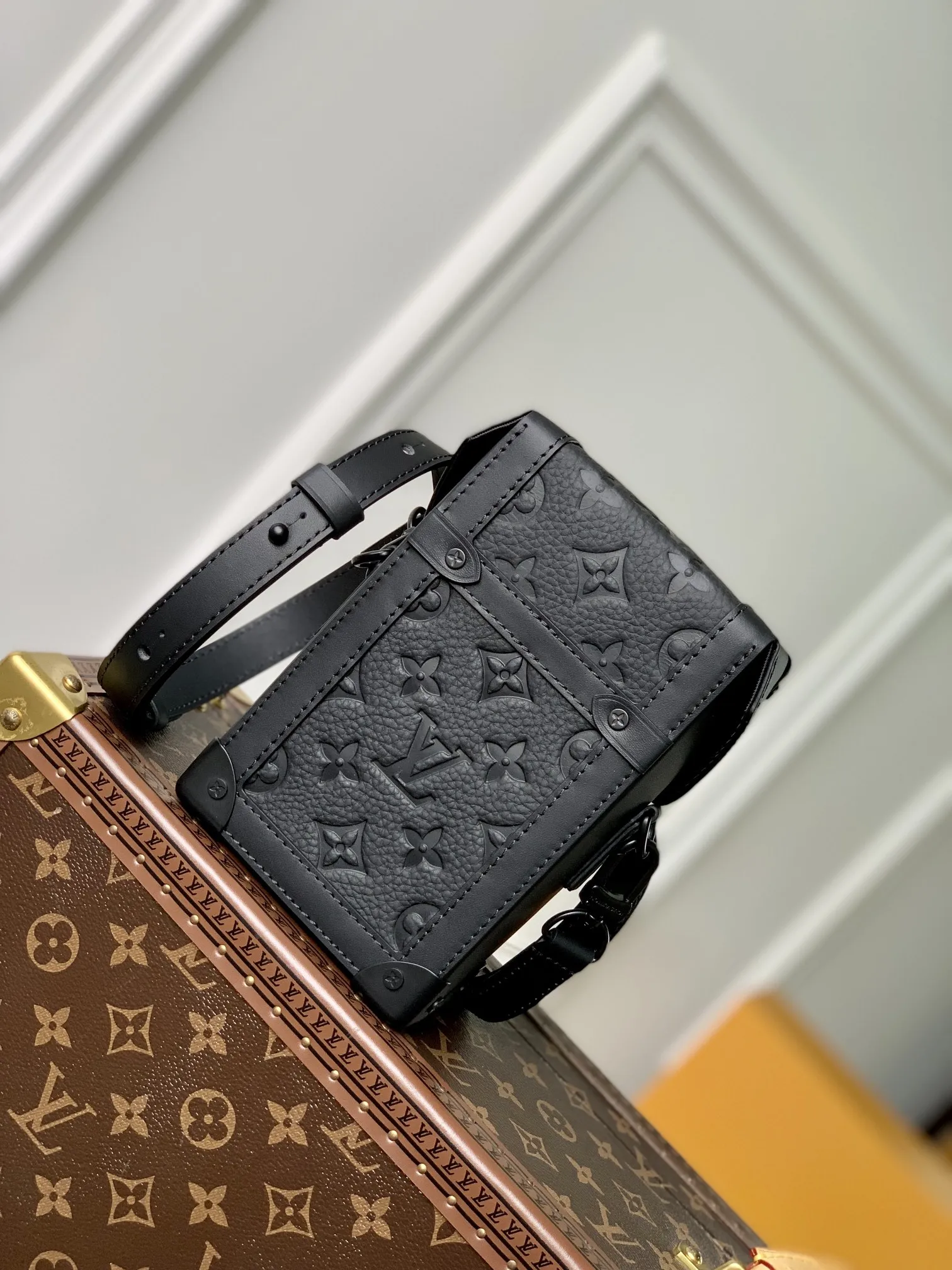Louis Vuitton 黒 Vertical Trunk ファニーパック - 画像 (3)