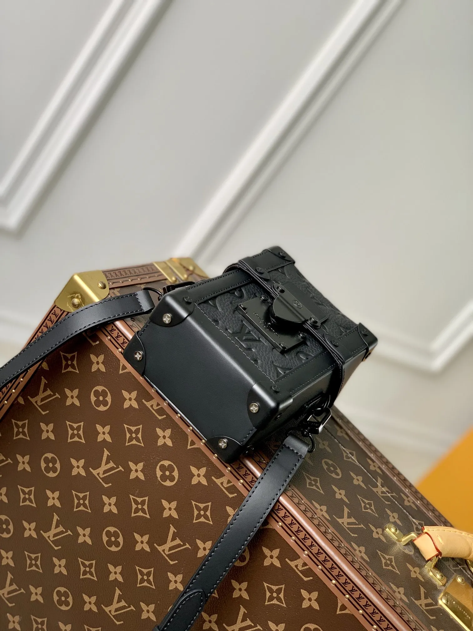 Louis Vuitton 黒 Vertical Trunk ファニーパック - 画像 (5)