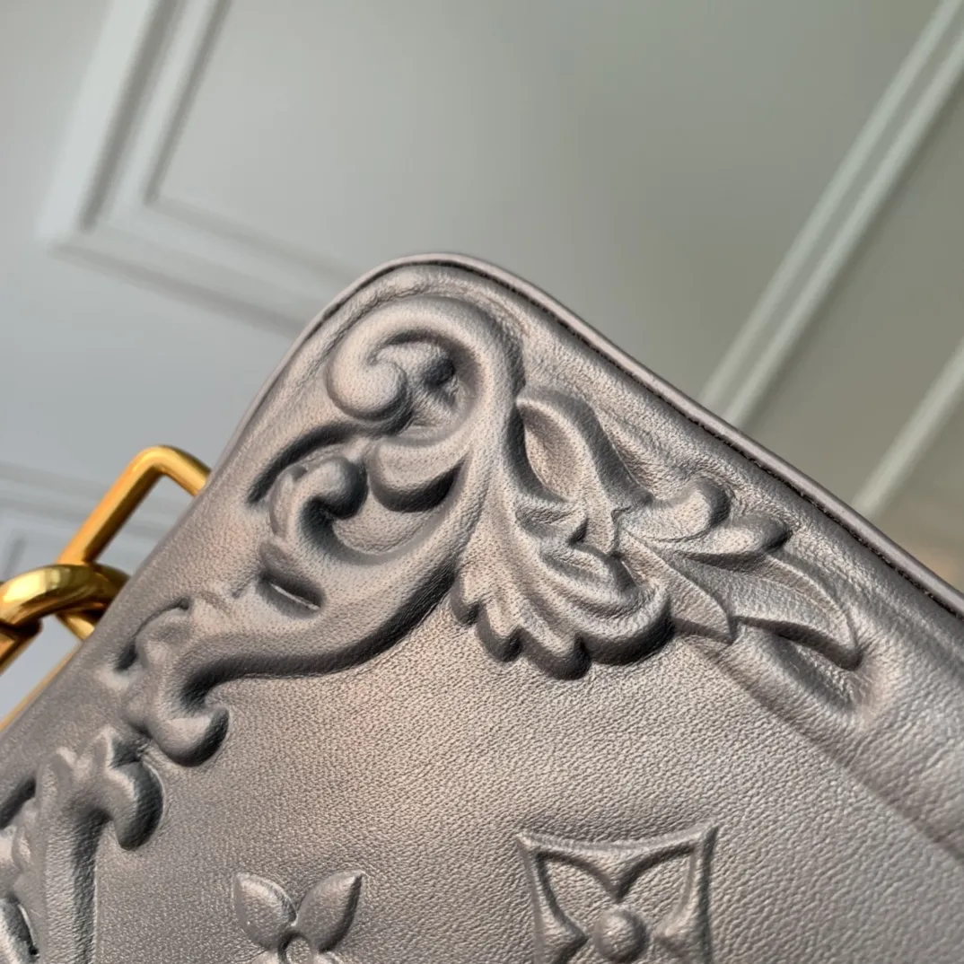 Louis Vuitton グレー浮き彫りファニーパック - 画像 (8)