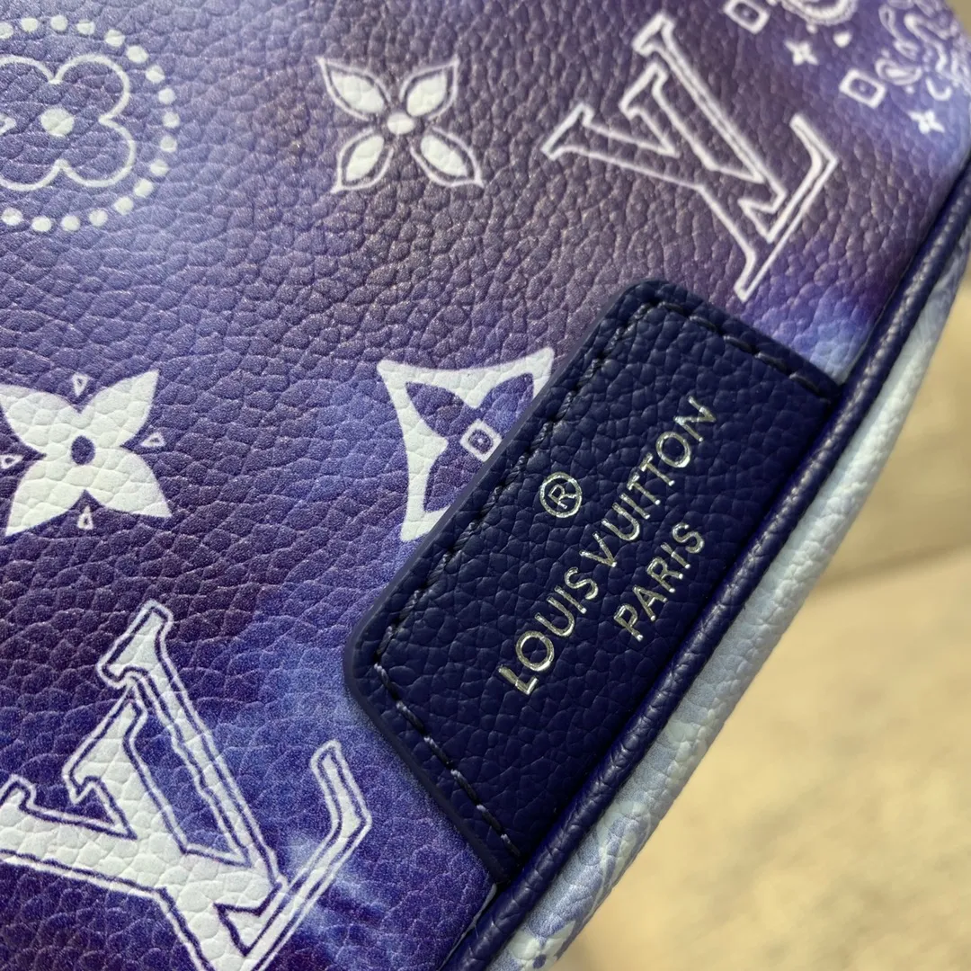 Louis Vuitton Discovery 星空の青 ファニーパックバンダナ柄 - 画像 (6)