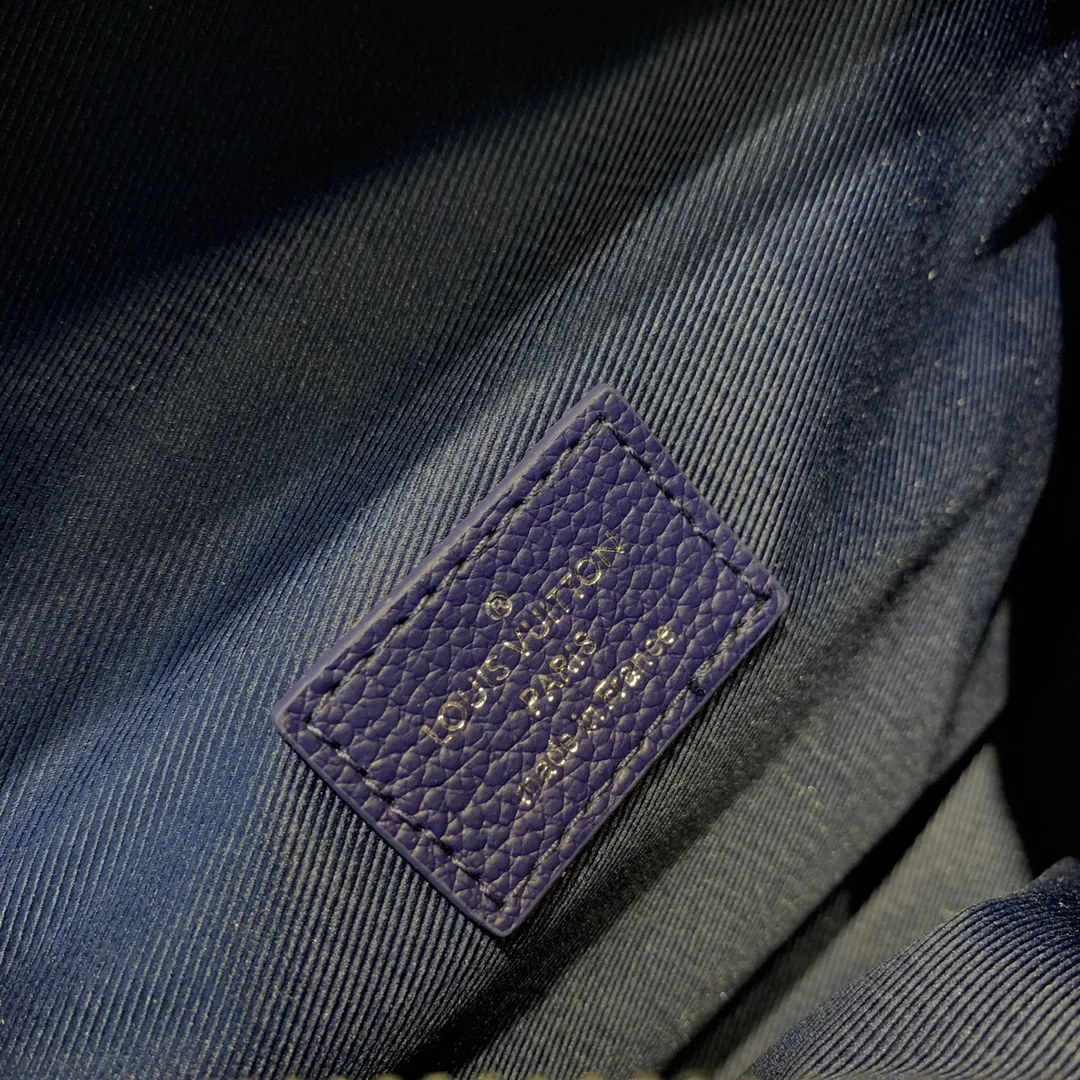 Louis Vuitton Discovery 星空の青 ファニーパックバンダナ柄 - 画像 (10)