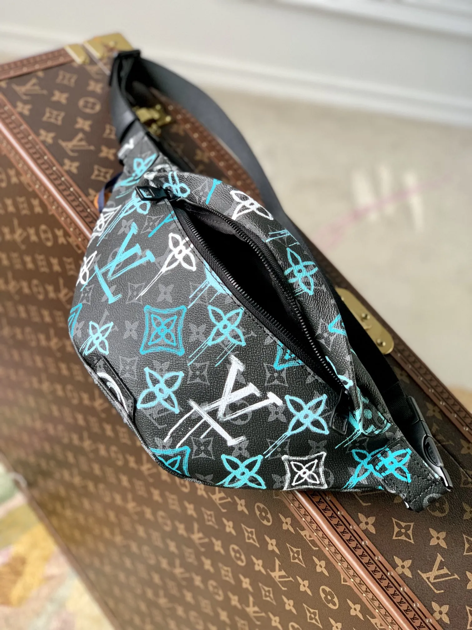 Louis Vuitton ブルー ファニーパック Monogram Eclipse - 画像 (9)