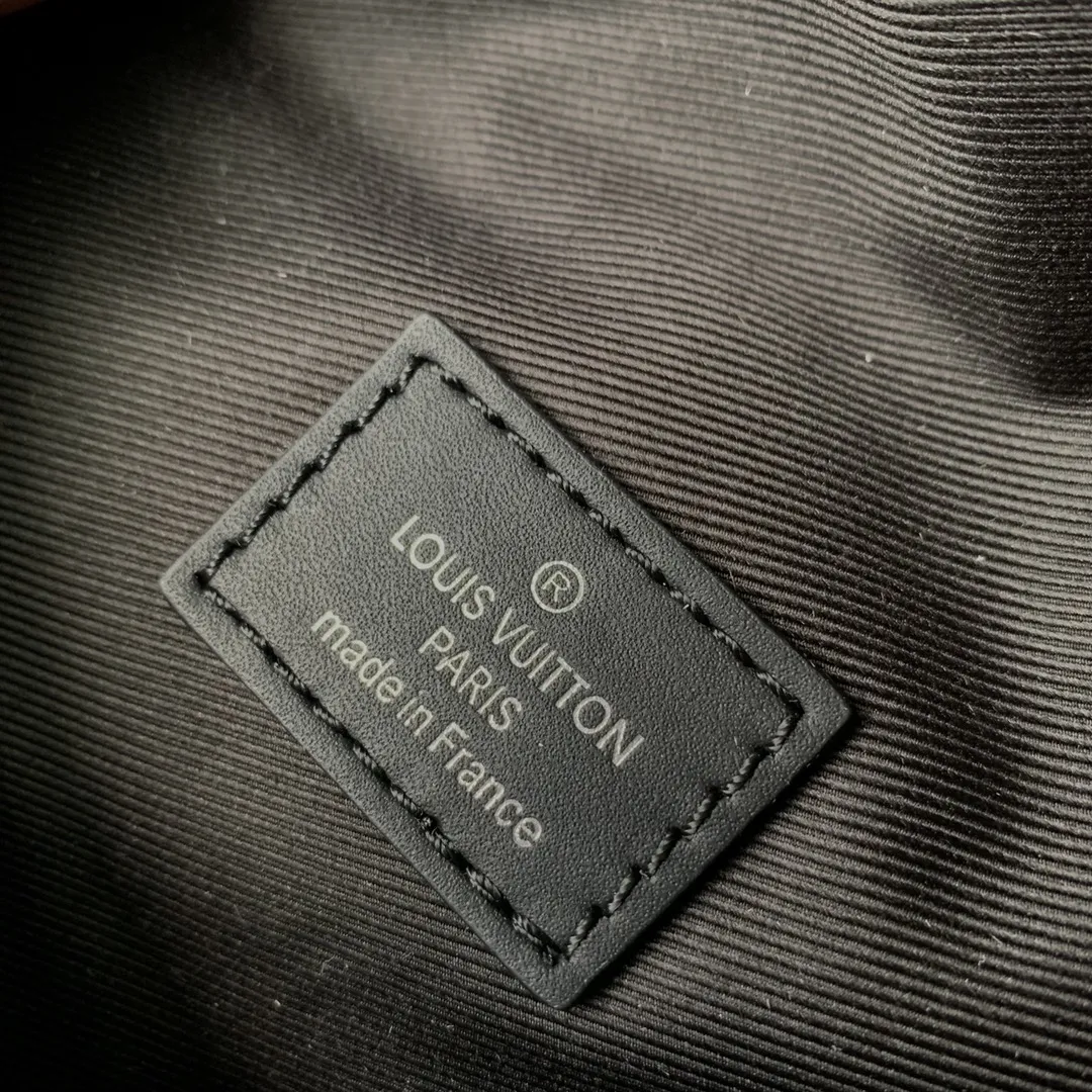 Louis Vuitton ブルー ファニーパック Monogram Eclipse - 画像 (10)
