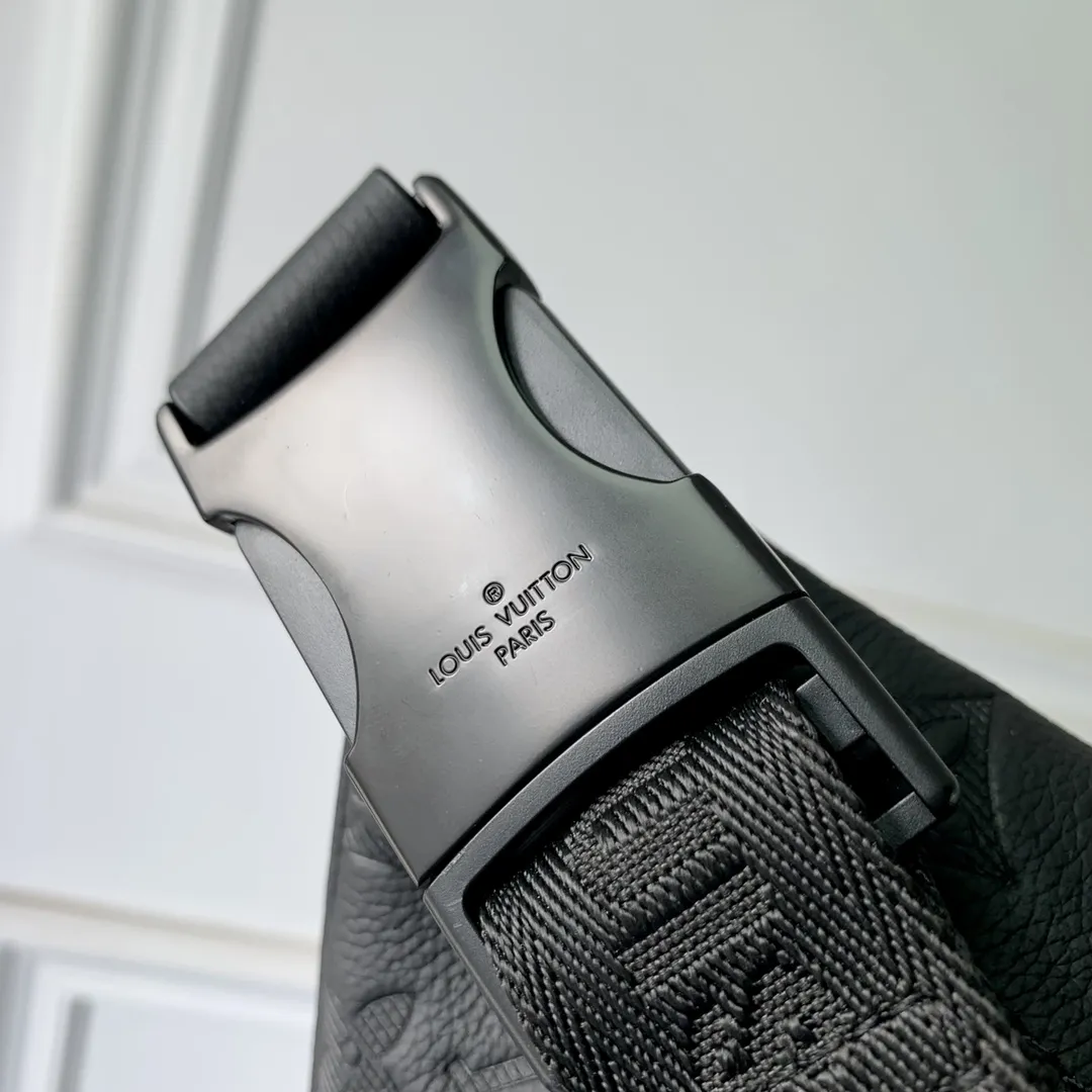 Louis Vuitton Discovery ファニーパック ブラック Monogram Shadow - 画像 (8)