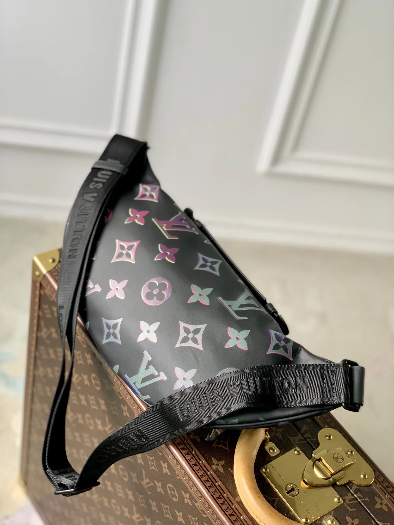 Louis Vuitton コメット ファニーパック ブラック モノグラム - 画像 (4)