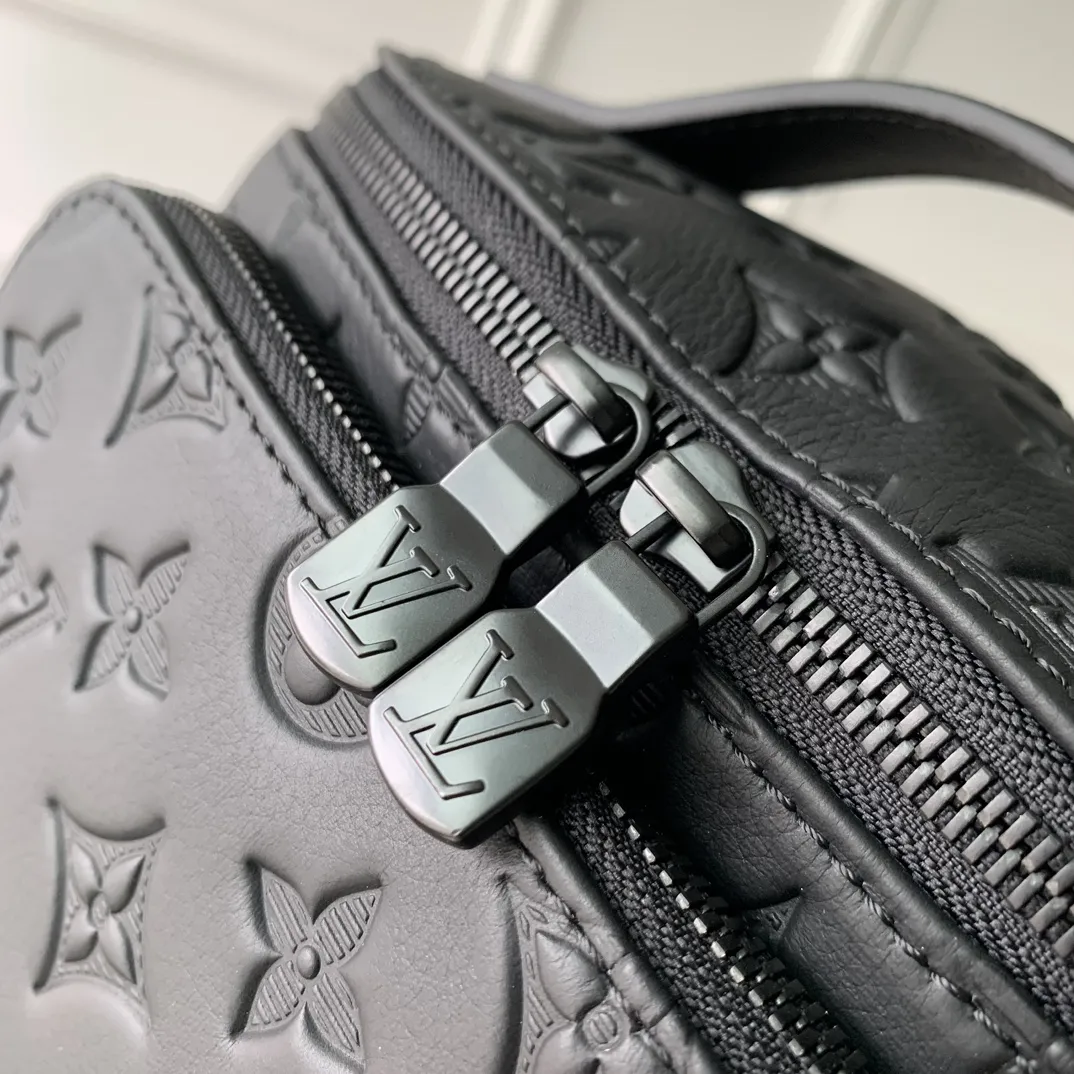 Louis Vuitton 黒 Monogram Shadow ファニーパック - 画像 (5)