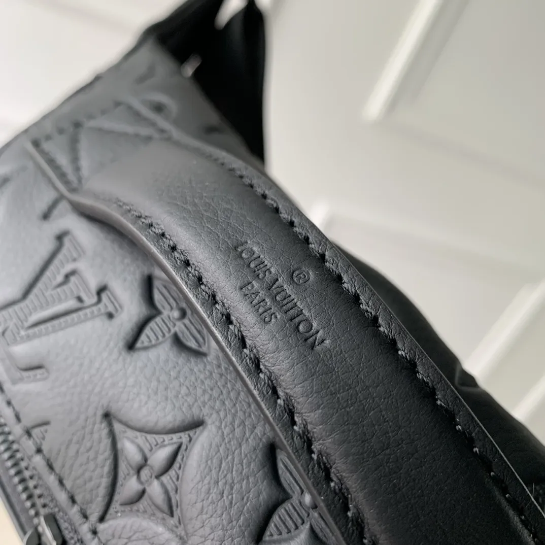 Louis Vuitton 黒 Monogram Shadow ファニーパック - 画像 (6)