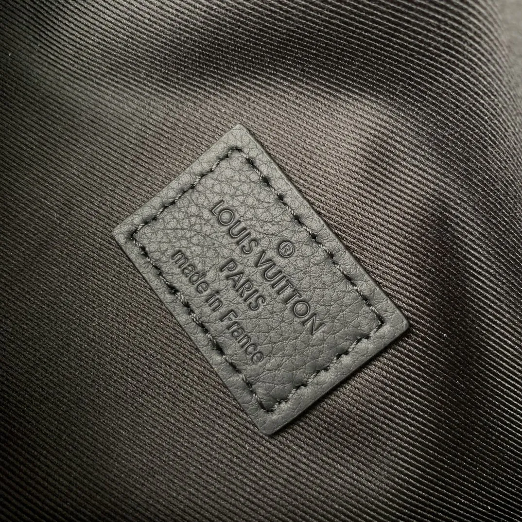 Louis Vuitton 黒 Monogram Shadow ファニーパック - 画像 (9)