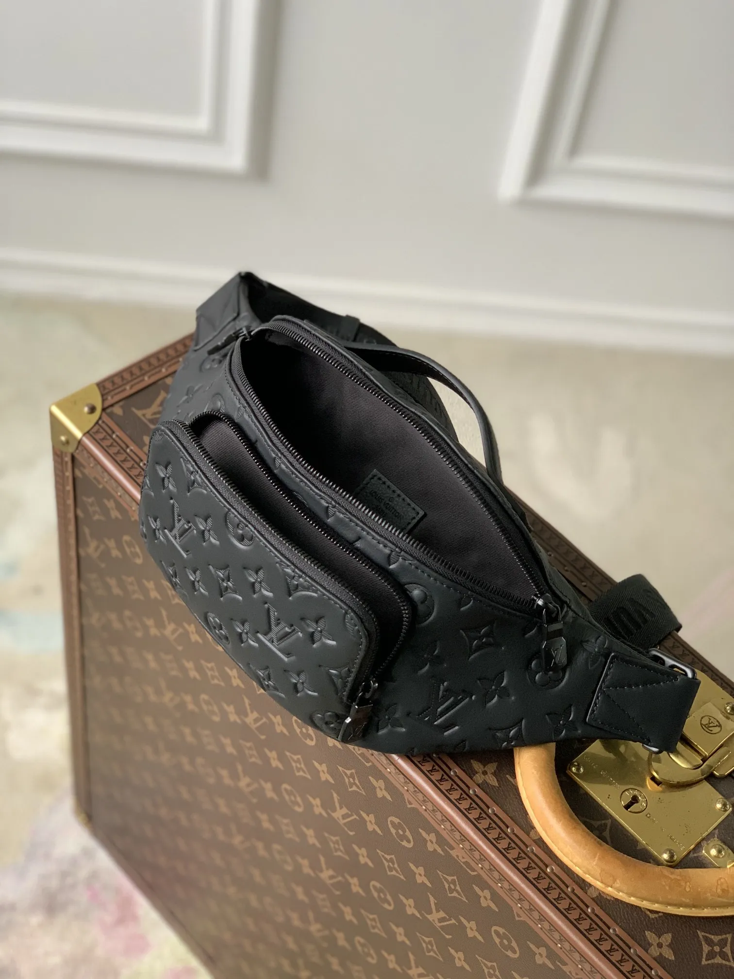 Louis Vuitton 黒 Monogram Shadow ファニーパック - 画像 (10)