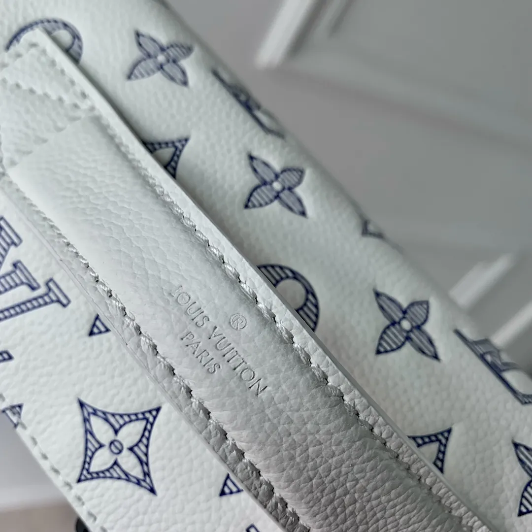 LOUIS VUITTON 白花 Monogram Shadow ファニーパック - 画像 (6)