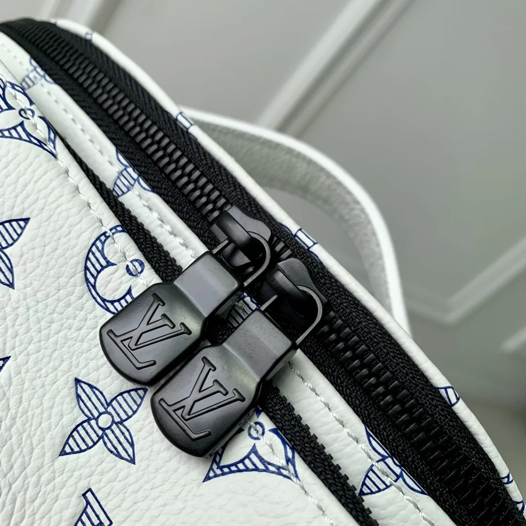 LOUIS VUITTON 白花 Monogram Shadow ファニーパック - 画像 (8)