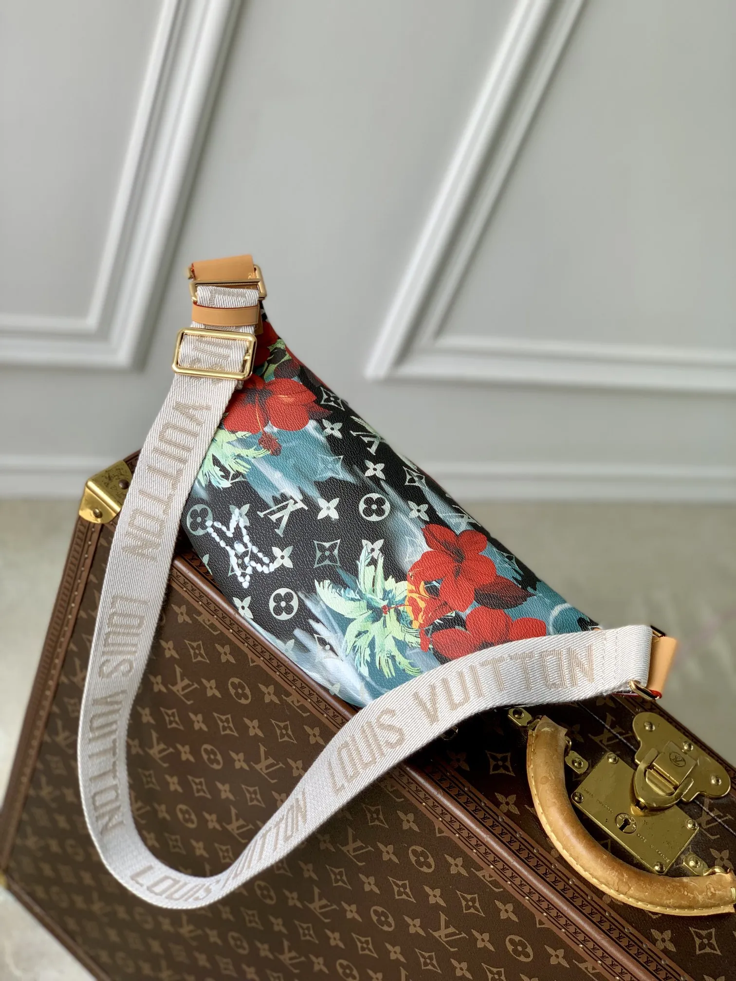 Louis Vuitton ファニーパック 青色 フラワープリント - 画像 (4)