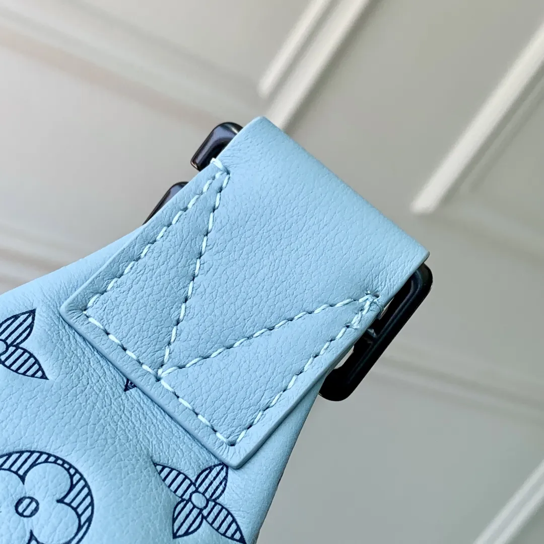 Louis Vuitton 氷青 Monogram Shadow ファニーパック - 画像 (7)