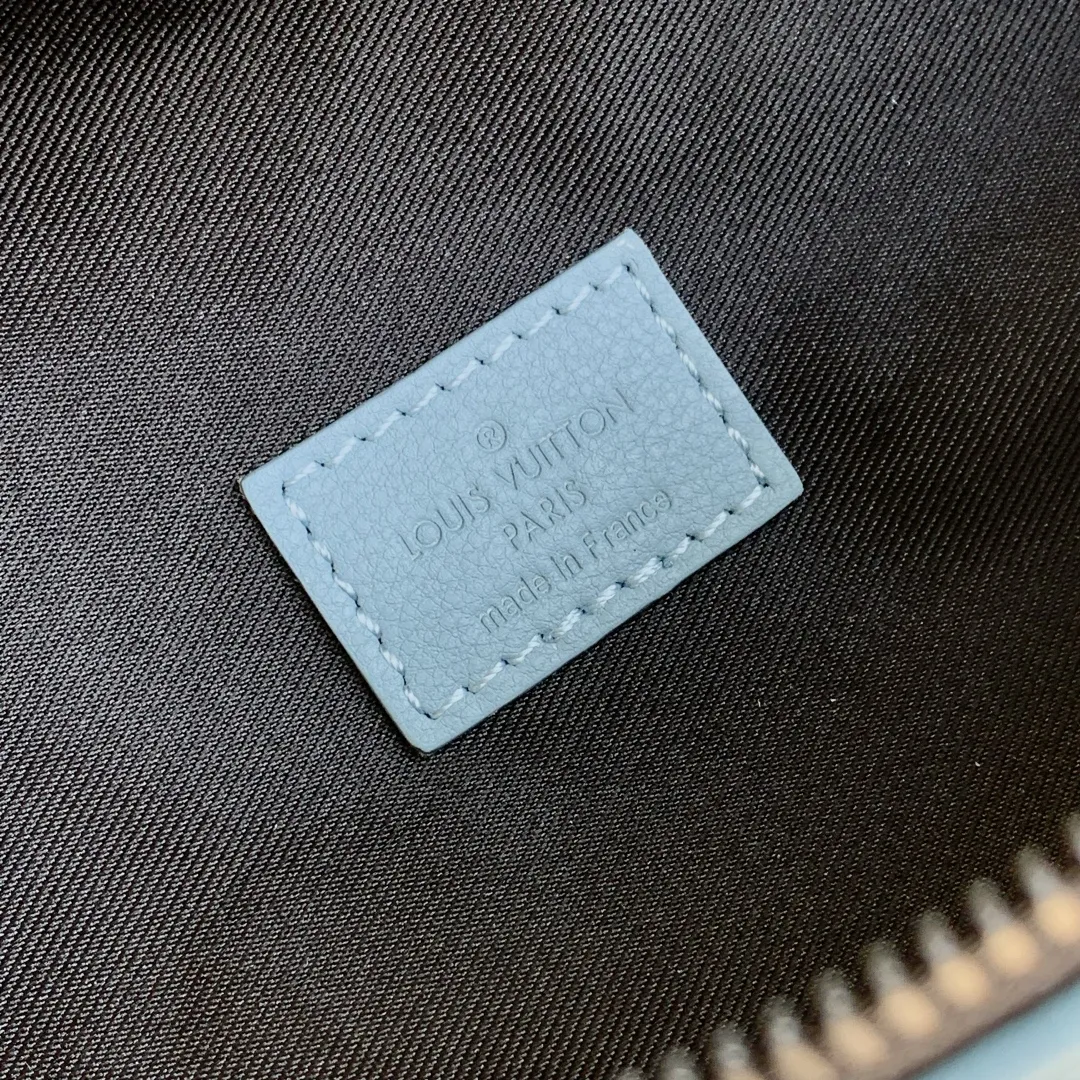 Louis Vuitton 氷青 Monogram Shadow ファニーパック - 画像 (8)