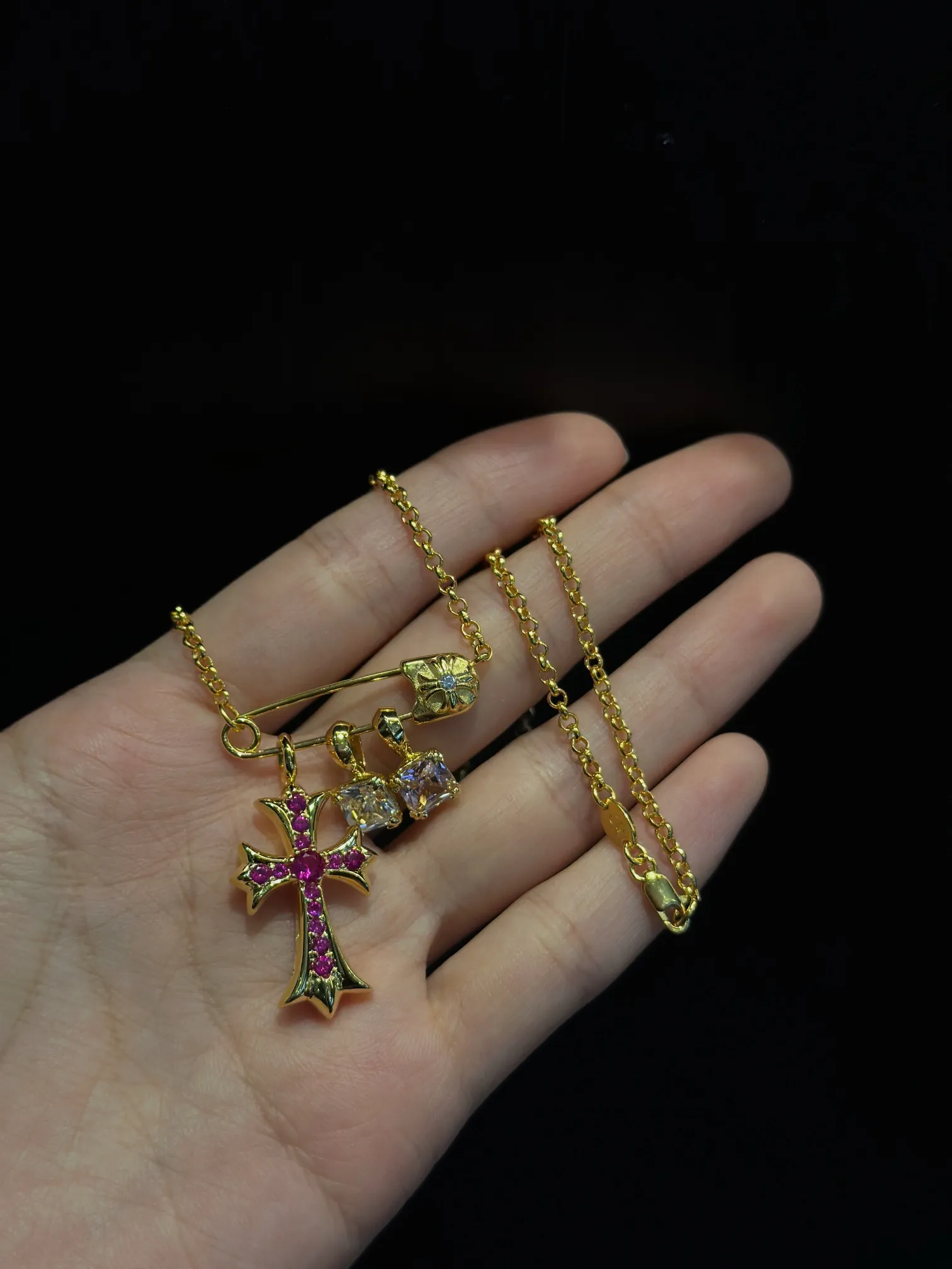 Chrome Hearts ゴールドピンククロスネックレス - 画像 (9)