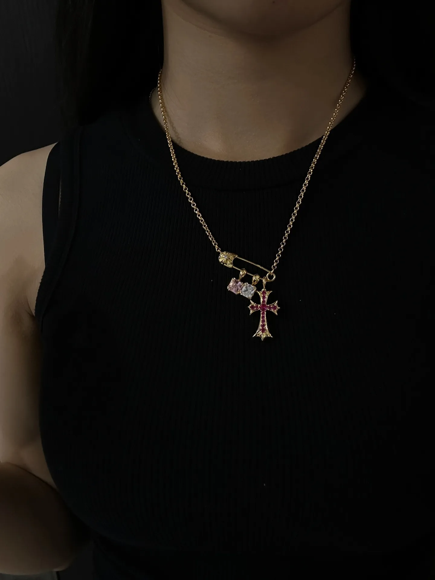 Chrome Hearts ゴールドピンククロスネックレス - 画像 (10)