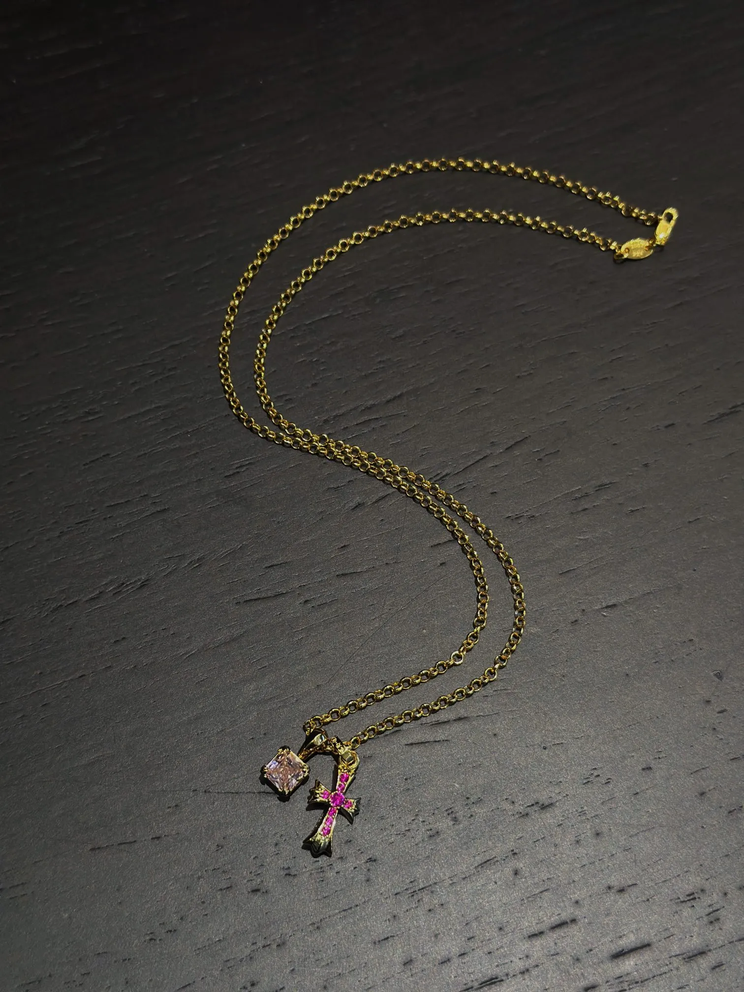 Chrome Hearts ゴールド十字架ピンクダイヤネックレス - 画像 (7)