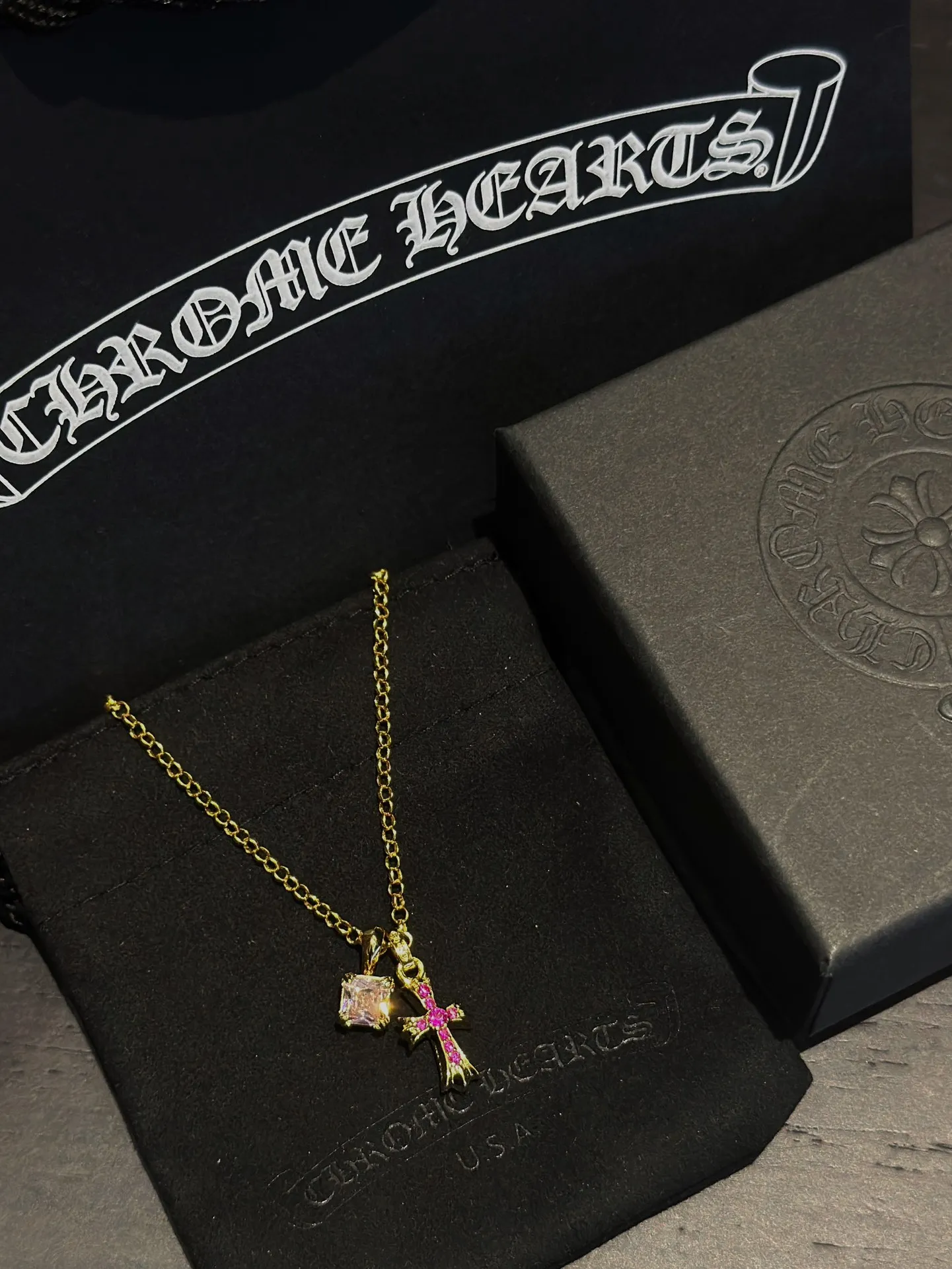 Chrome Hearts ゴールド十字架ピンクダイヤネックレス - 画像 (9)