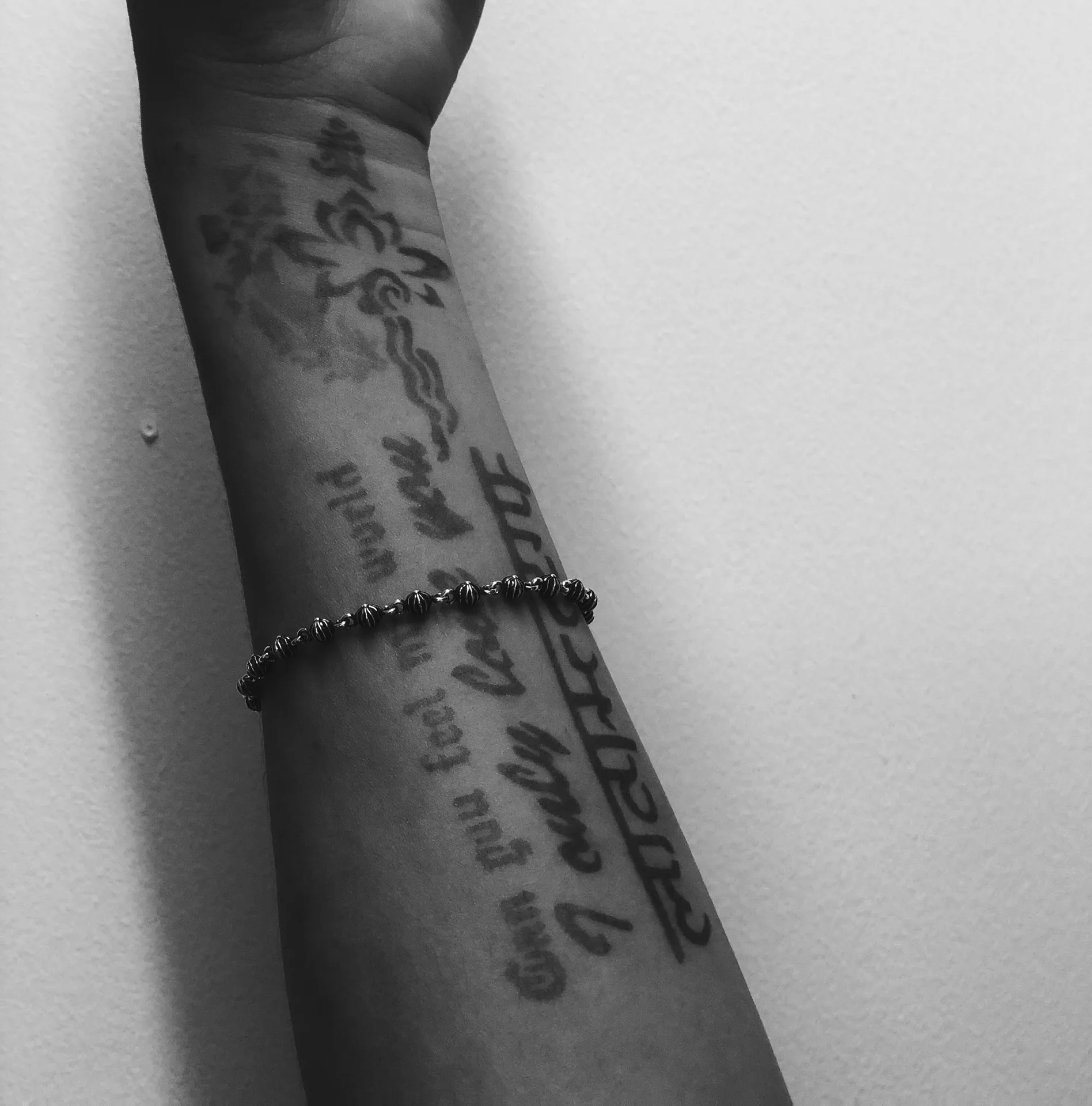 Chrome Hearts ブラック クロスボールブレスレット - 画像 (10)