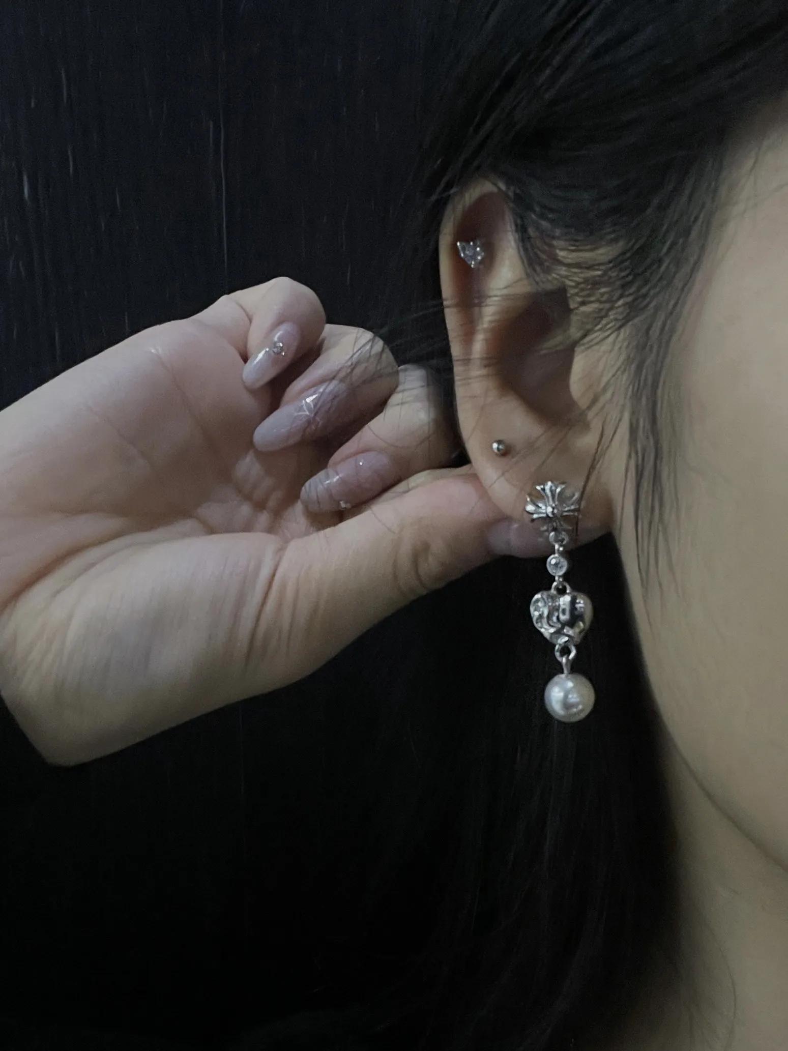 Chrome Hearts x Mikimoto シルバーとパールクロスピアス - 画像 (6)