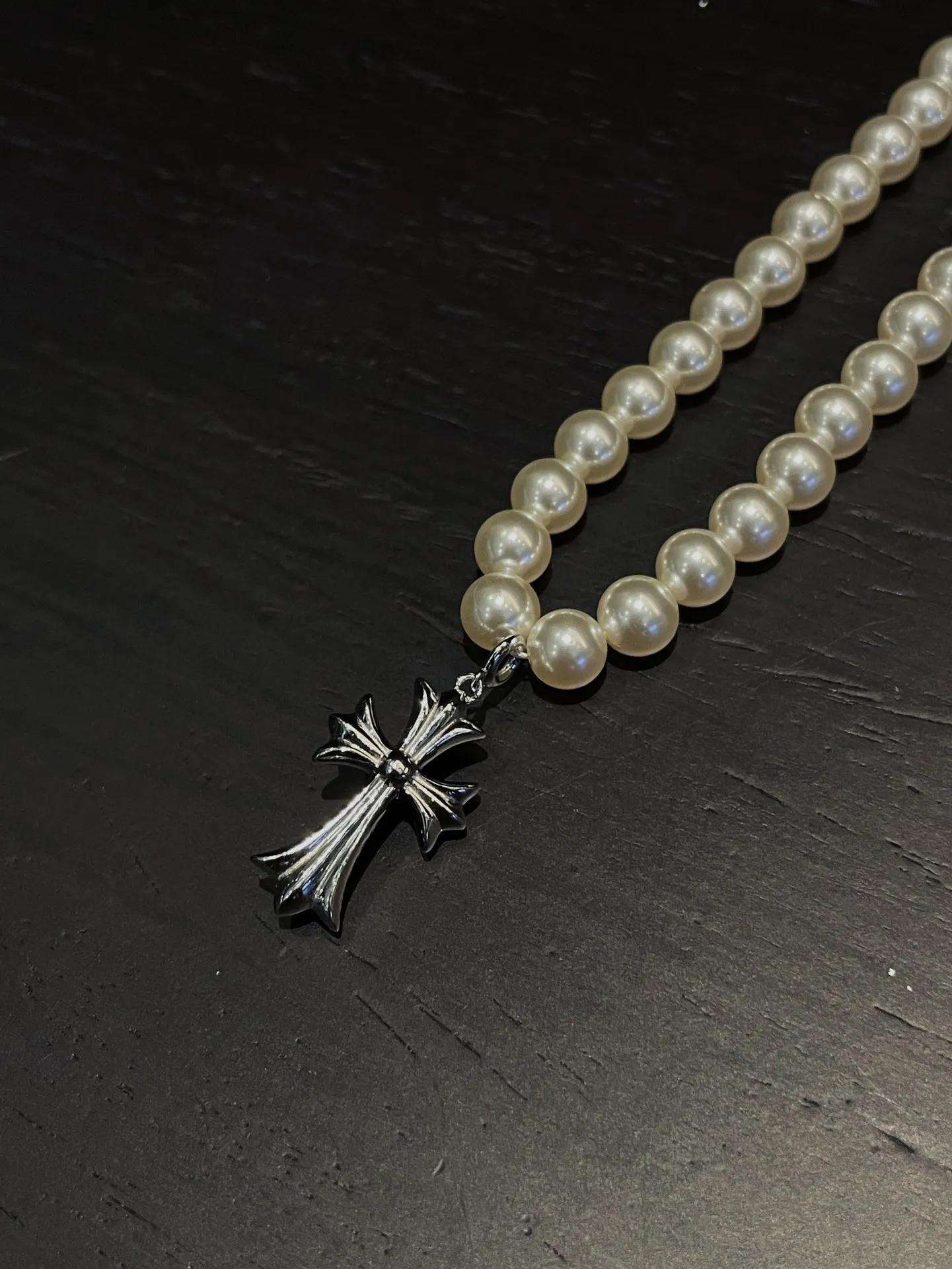 Chrome Hearts x Mikimoto クロスネックレス ホワイトパール - 画像 (6)