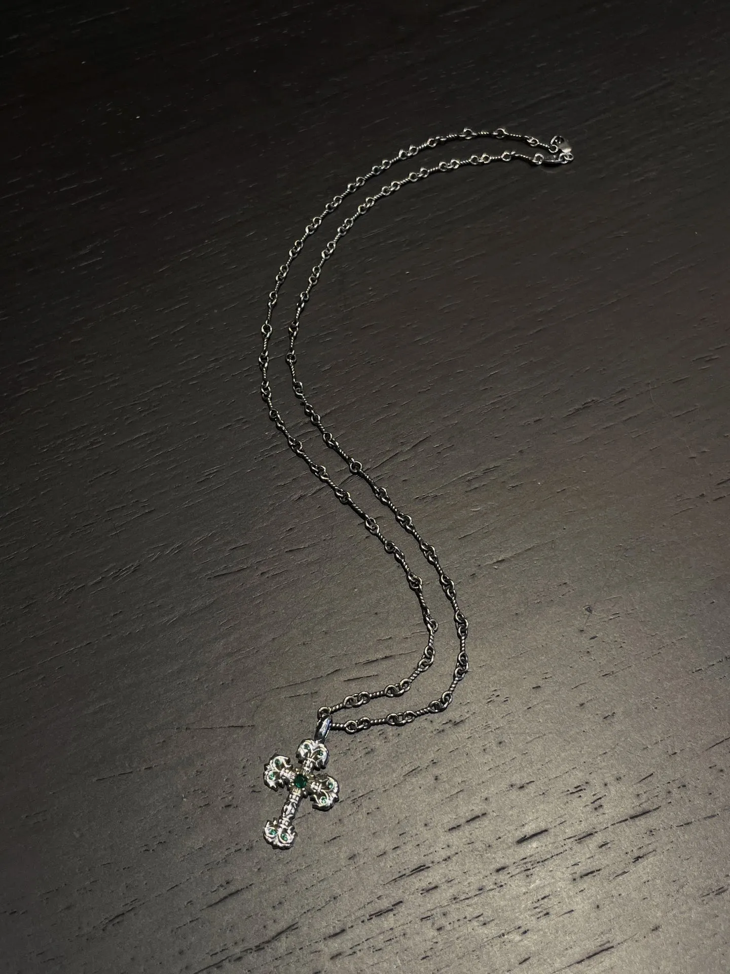 Chrome Hearts 緑ダイヤミニ炎十字架ネックレス - 画像 (7)