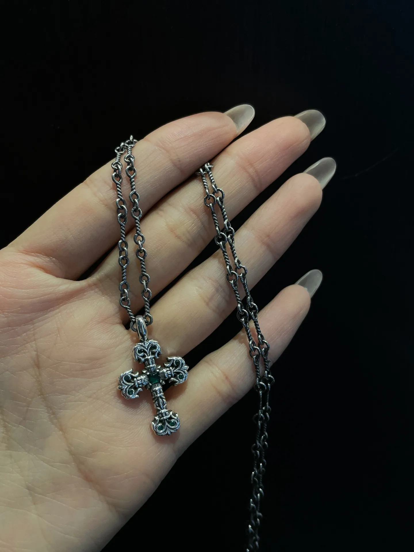 Chrome Hearts 緑ダイヤミニ炎十字架ネックレス - 画像 (8)