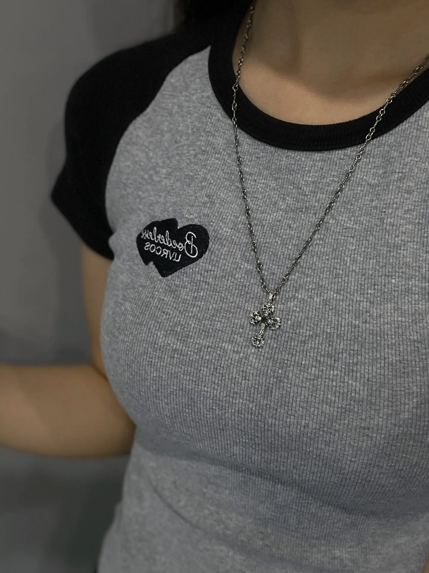 Chrome Hearts 緑ダイヤミニ炎十字架ネックレス - 画像 (10)