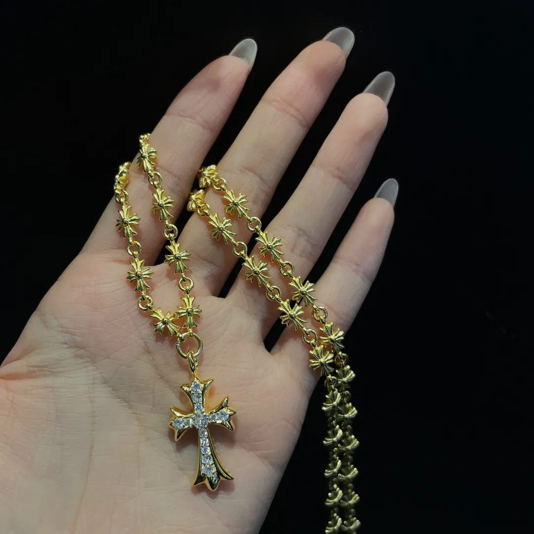 Chrome Hearts ゴールドクロスネックレス - 画像 (8)