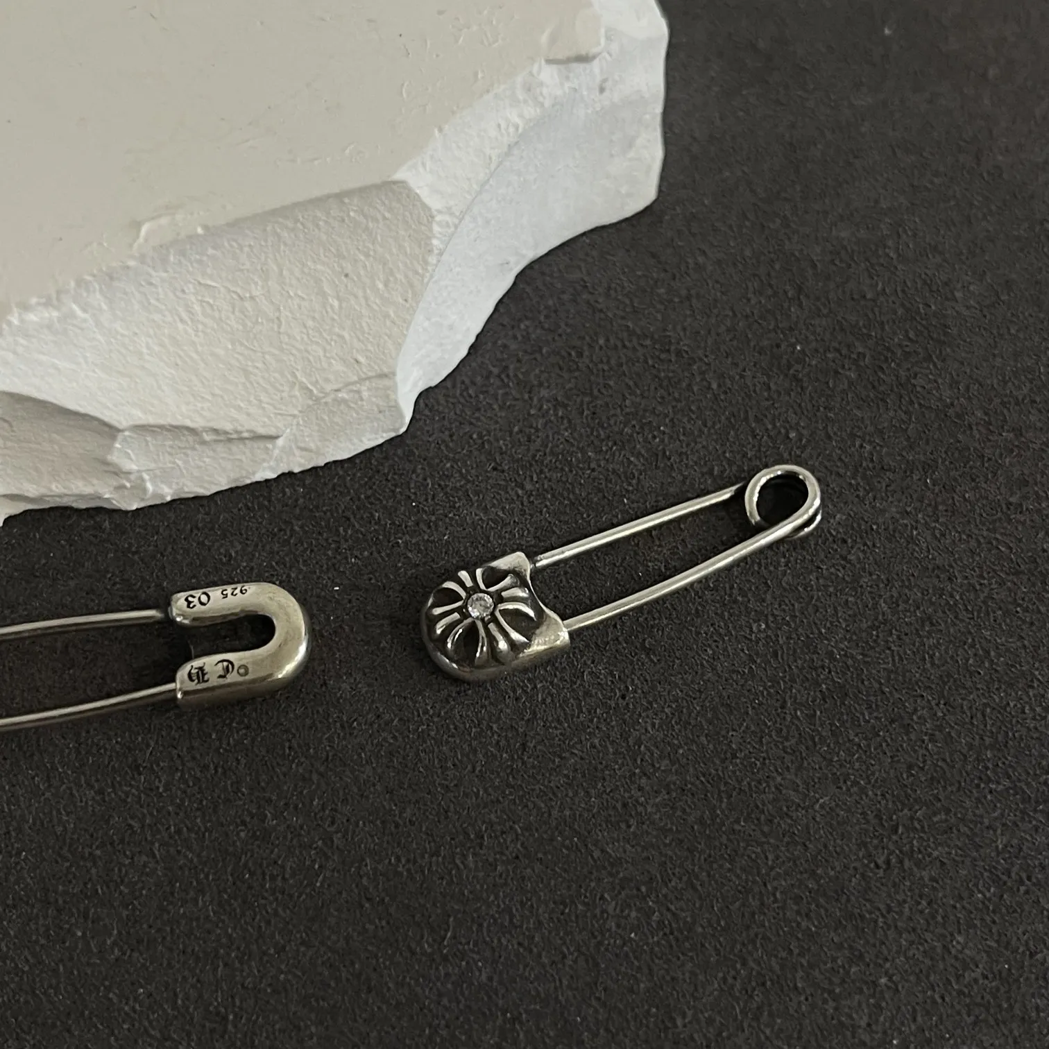 Chrome Hearts シルバー クロスデザイン ピン - 画像 (7)