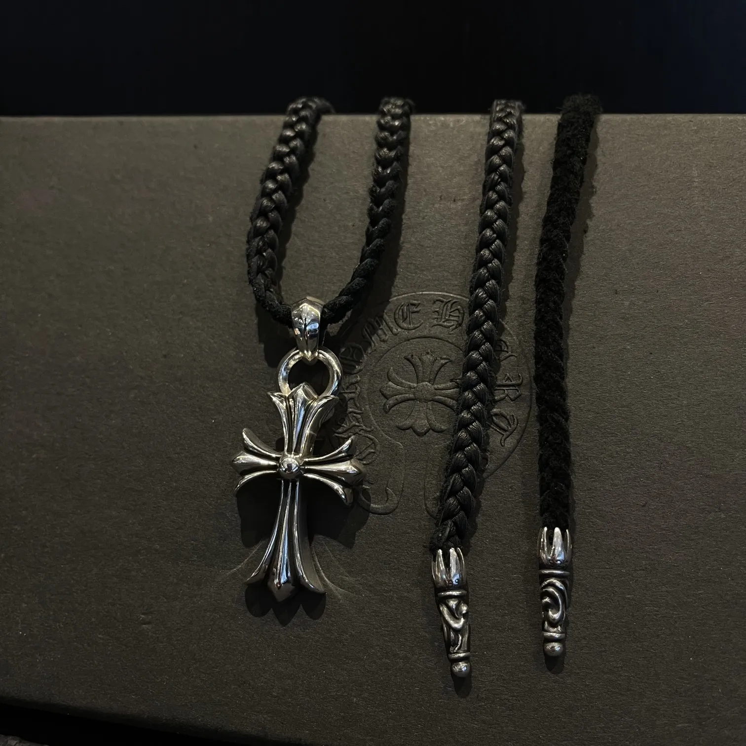 Chrome Hearts ブラッククロス編み込みネックレス - 画像 (5)