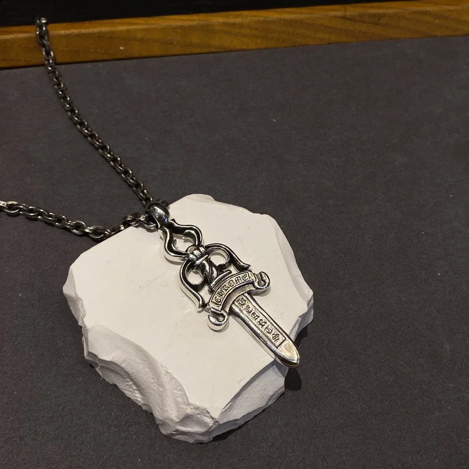 Chrome Hearts シルバー大剣ネックレス ゴシックスタイル - 画像 (5)